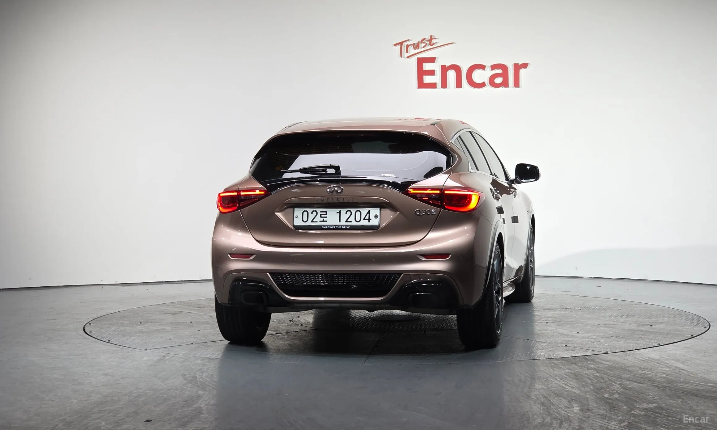 Infiniti Q30 превью 4