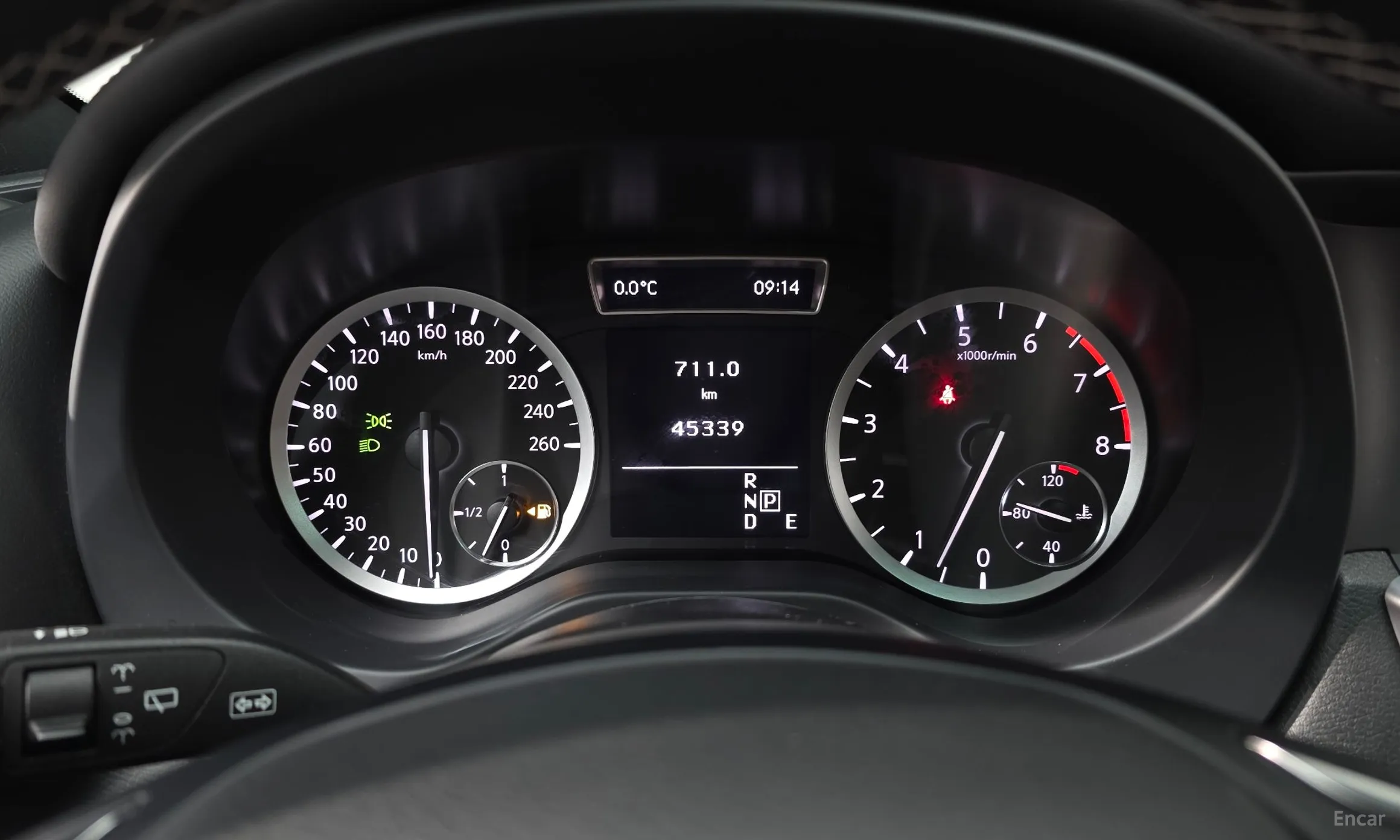 Infiniti Q30 превью 8
