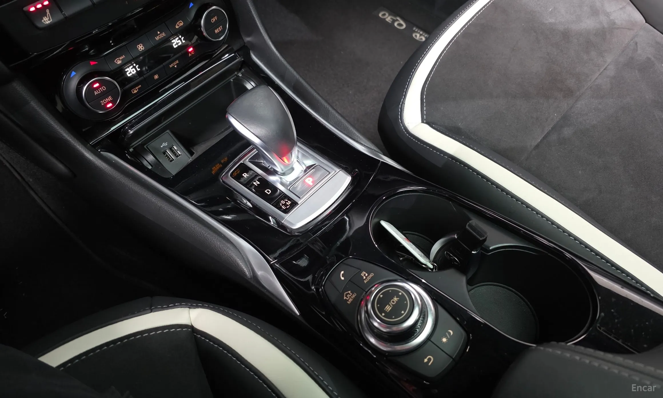 Infiniti Q30 превью 9