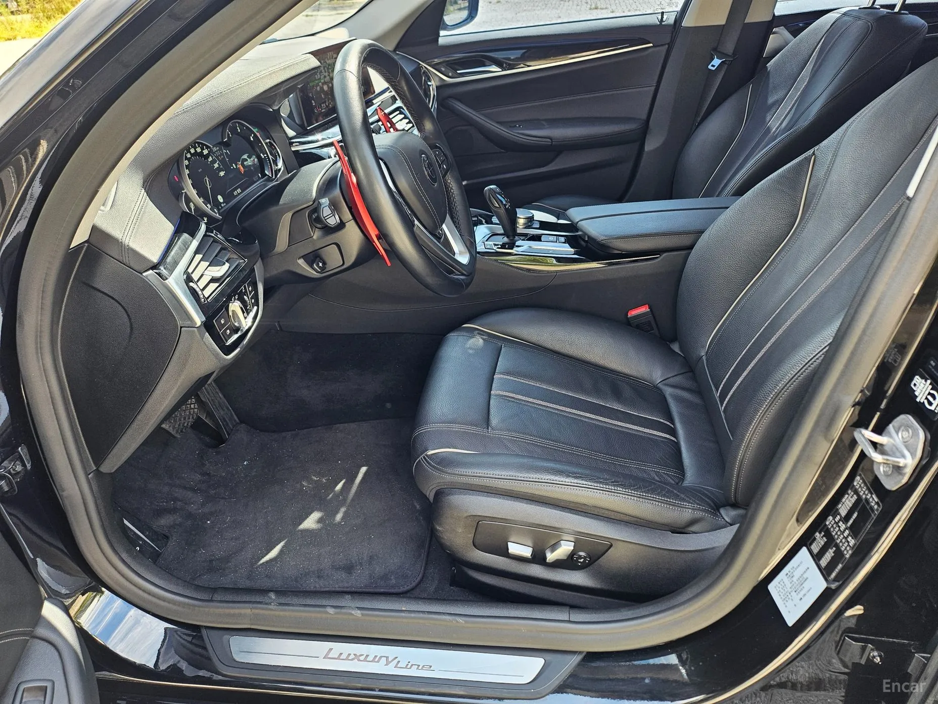BMW 5 Series (G30) превью 10