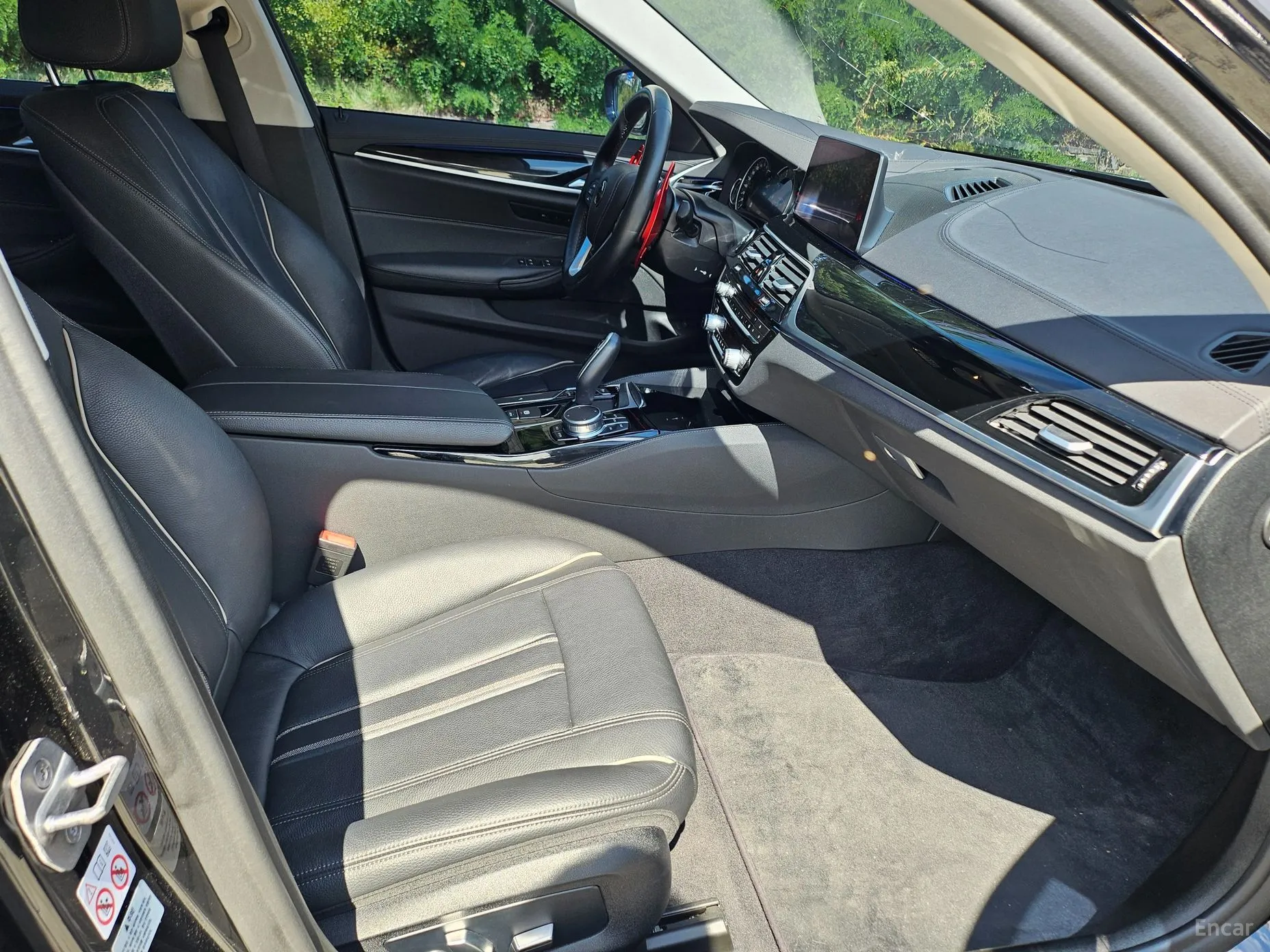 BMW 5 Series (G30) превью 12