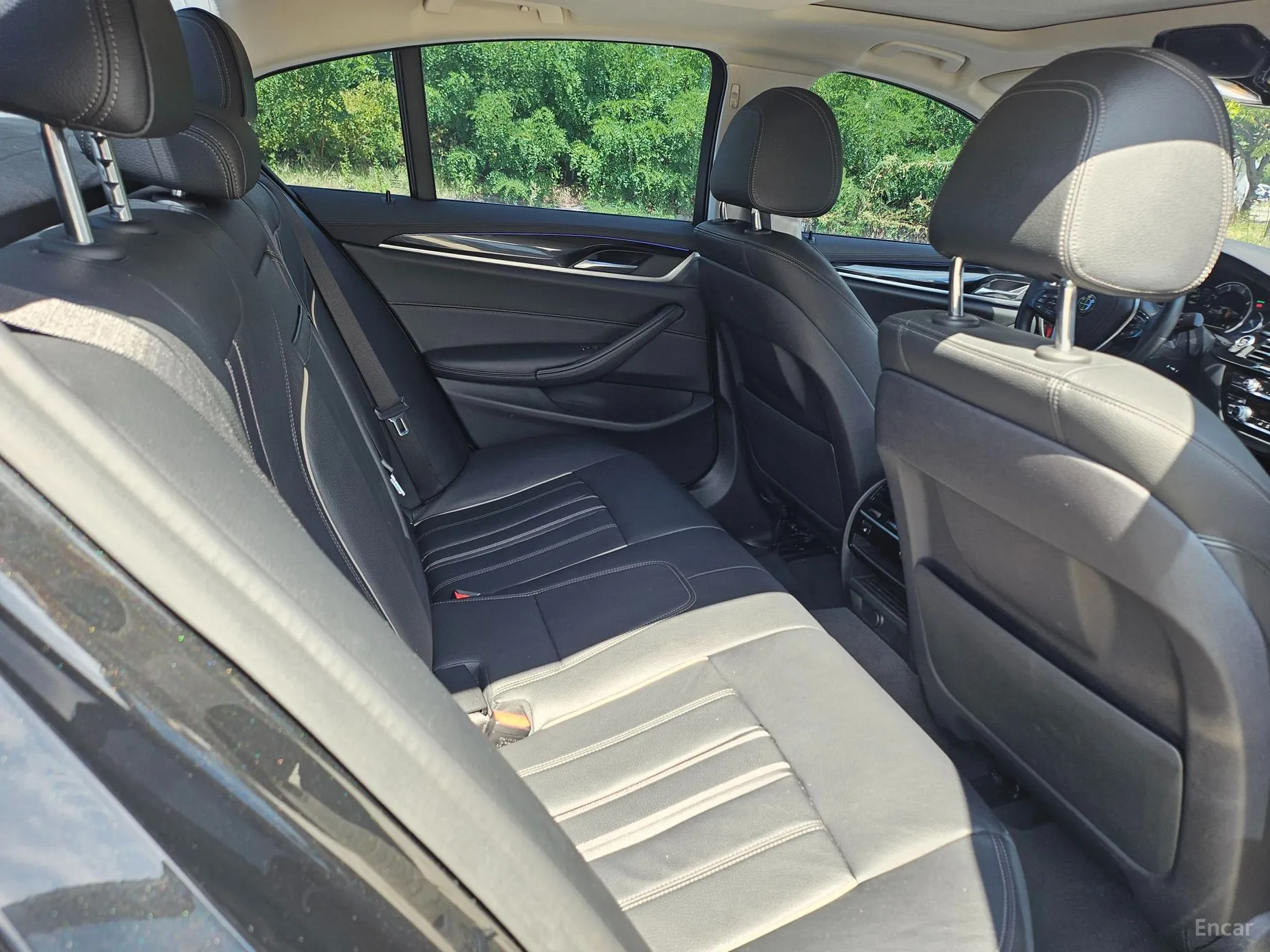 BMW 5 Series (G30) превью 13