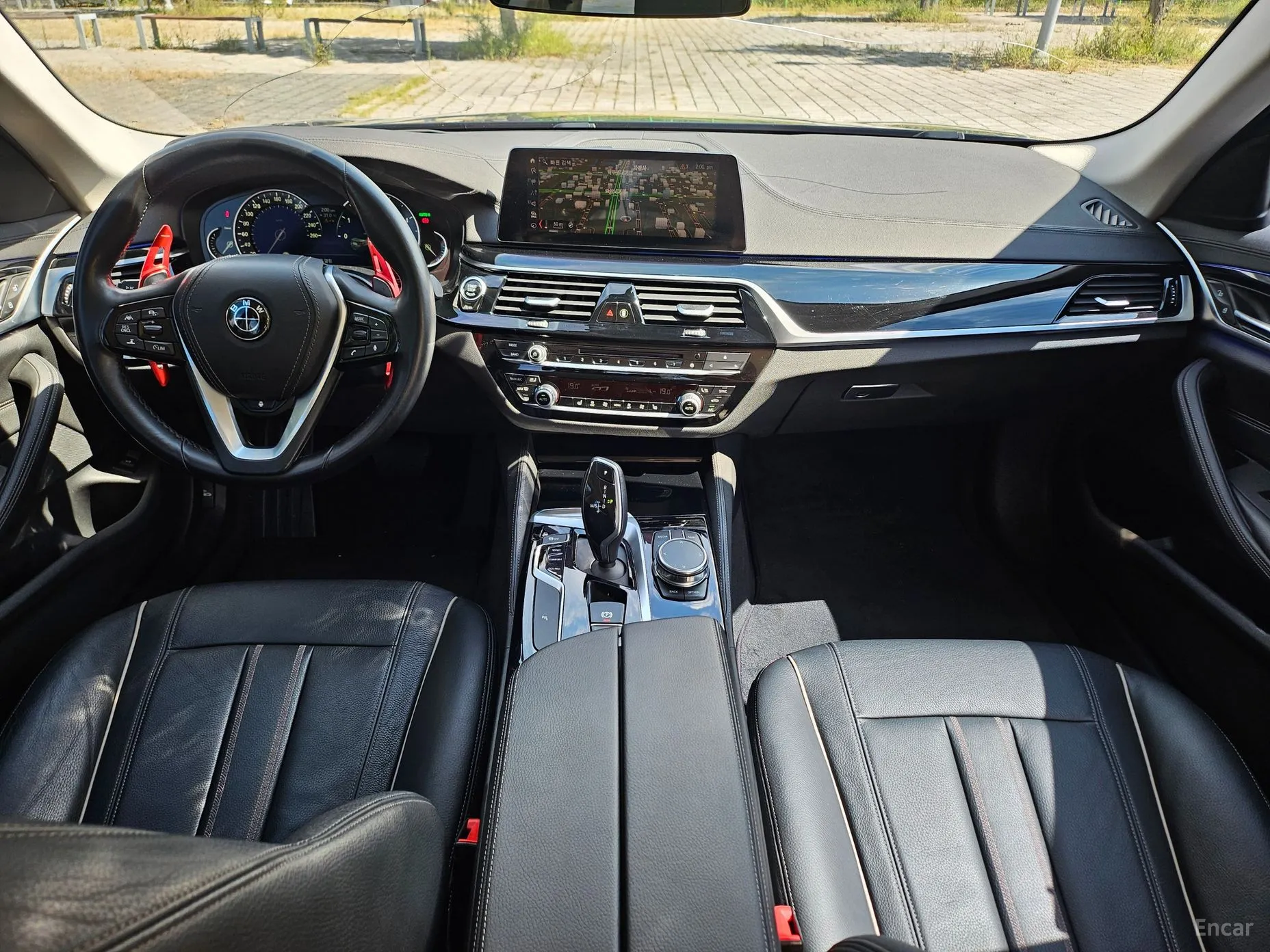 BMW 5 Series (G30) превью 14