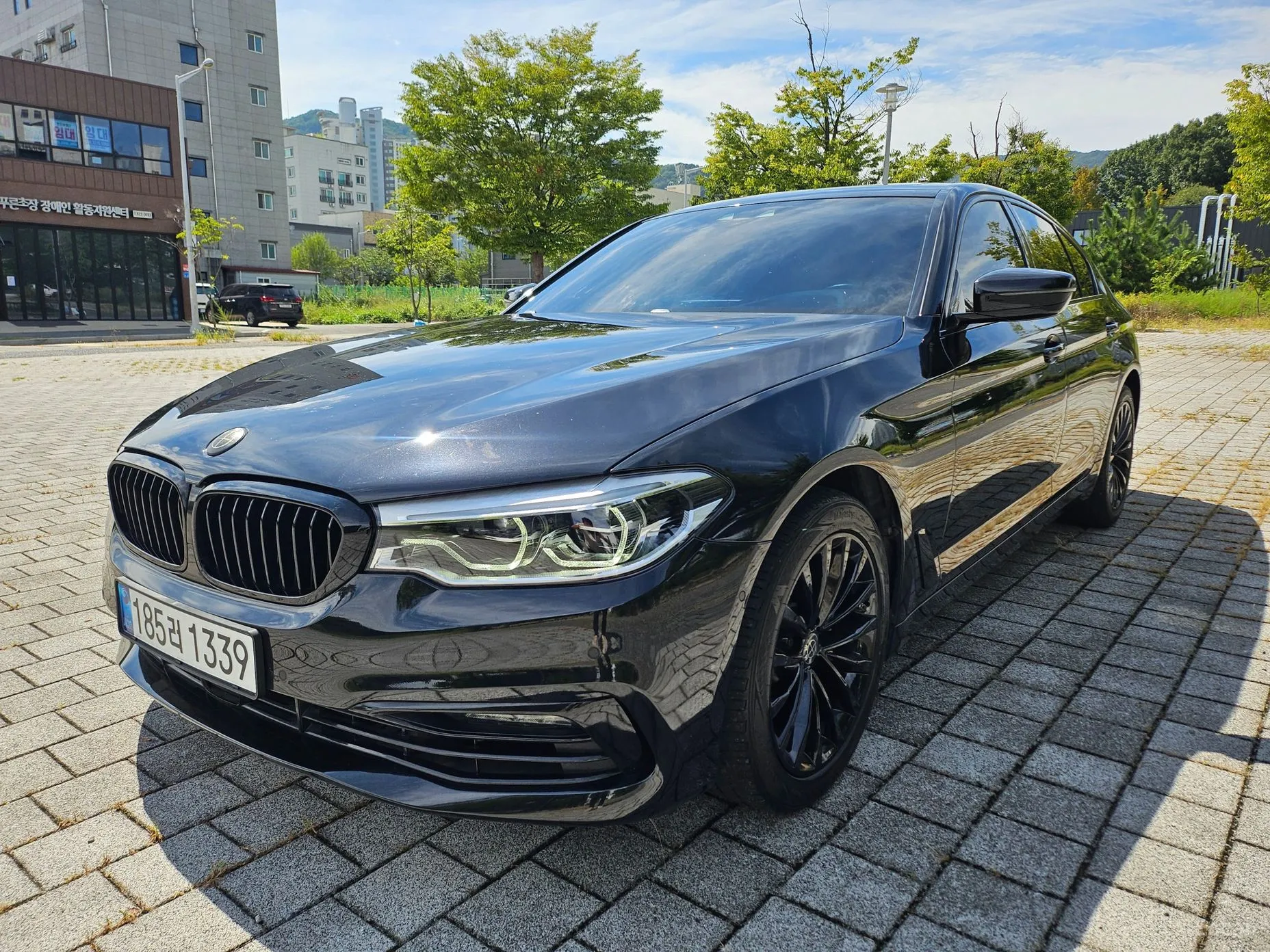 BMW 5 Series (G30) превью 2