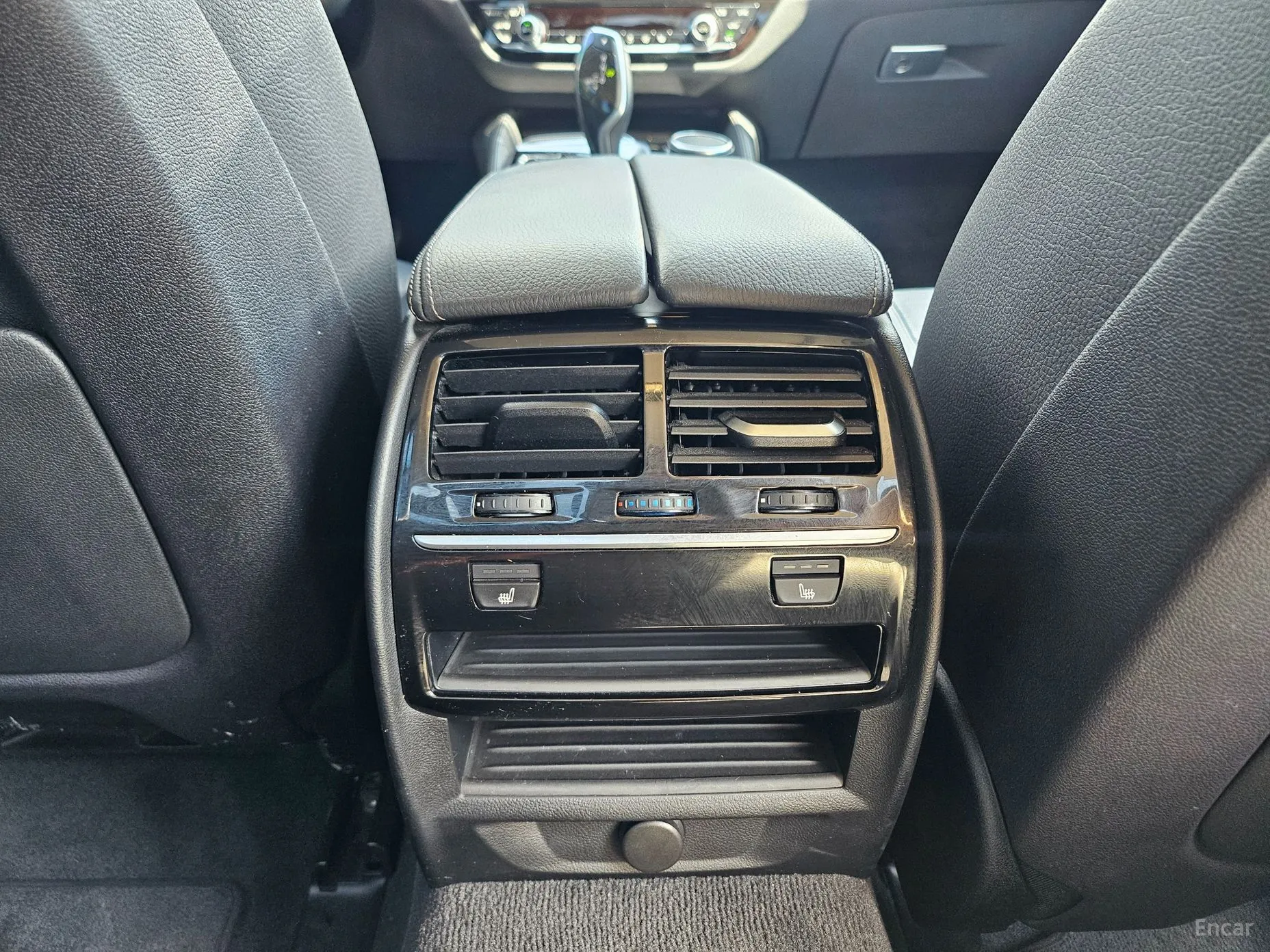 BMW 5 Series (G30) превью 16