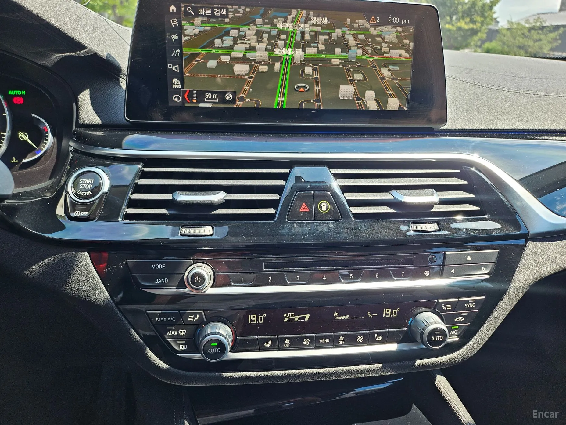 BMW 5 Series (G30) превью 18