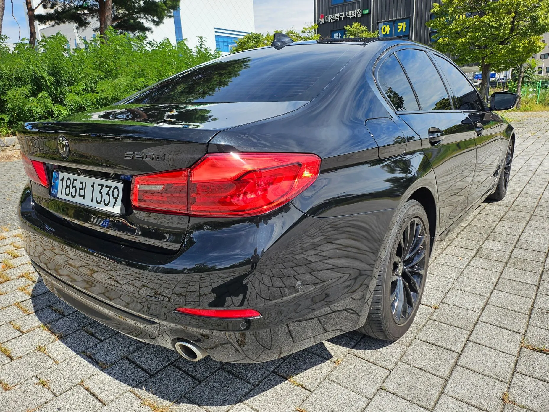 BMW 5 Series (G30) превью 5