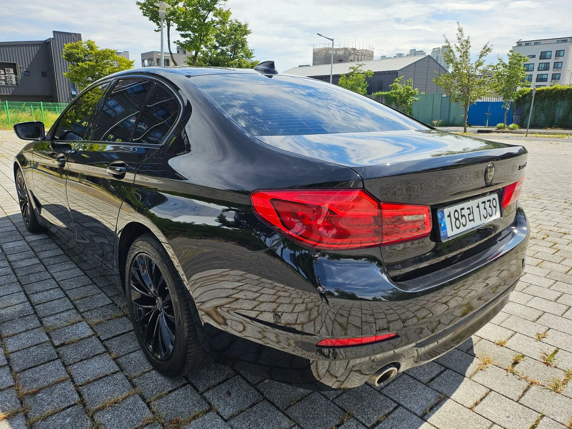 BMW 5 Series (G30) превью 7