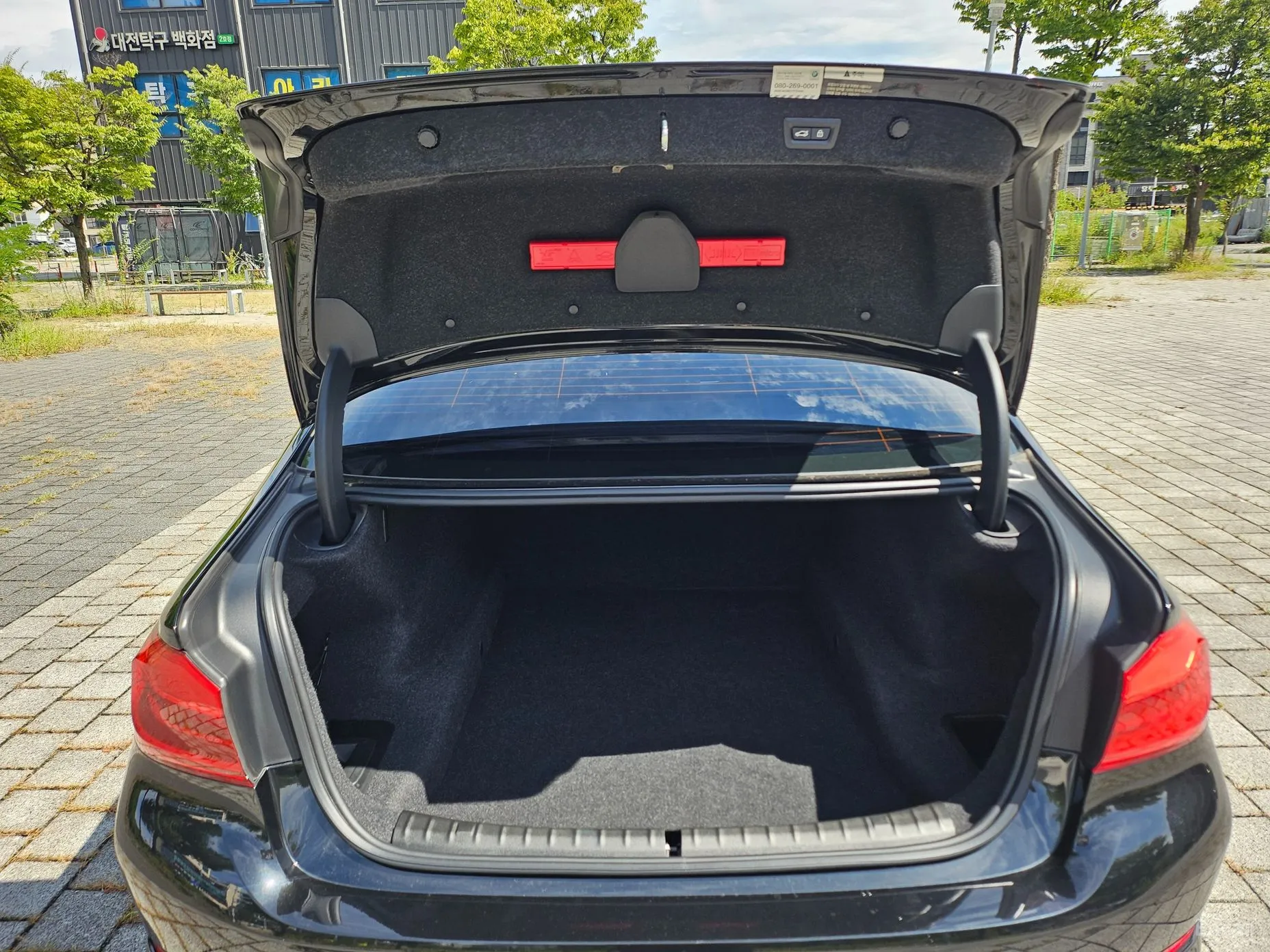 BMW 5 Series (G30) превью 8