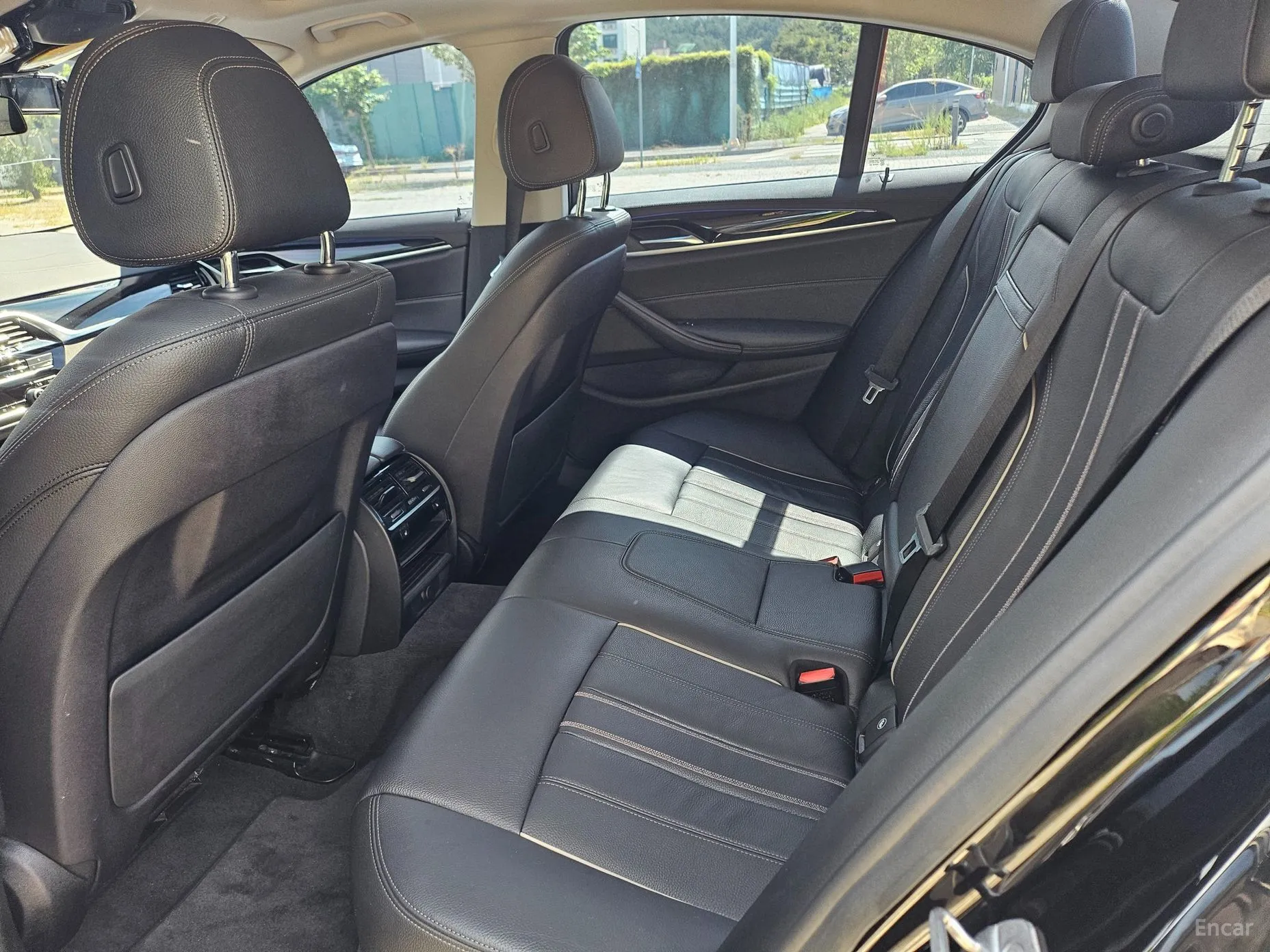BMW 5 Series (G30) превью 9