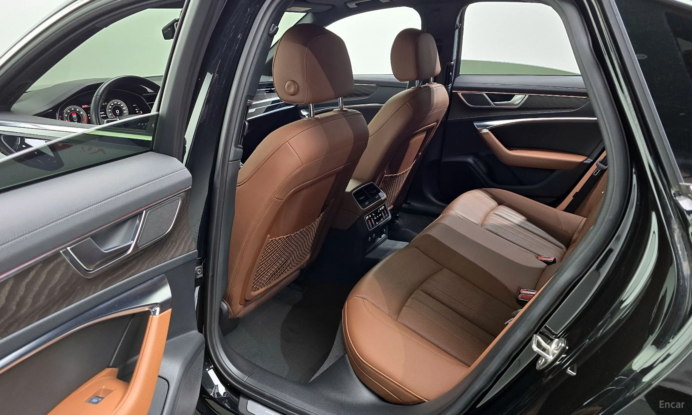 Audi A6 (C8) превью 11