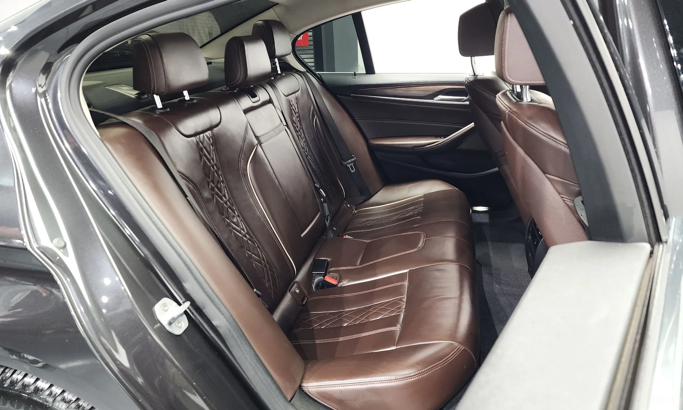 BMW 5 Series (G30) превью 12