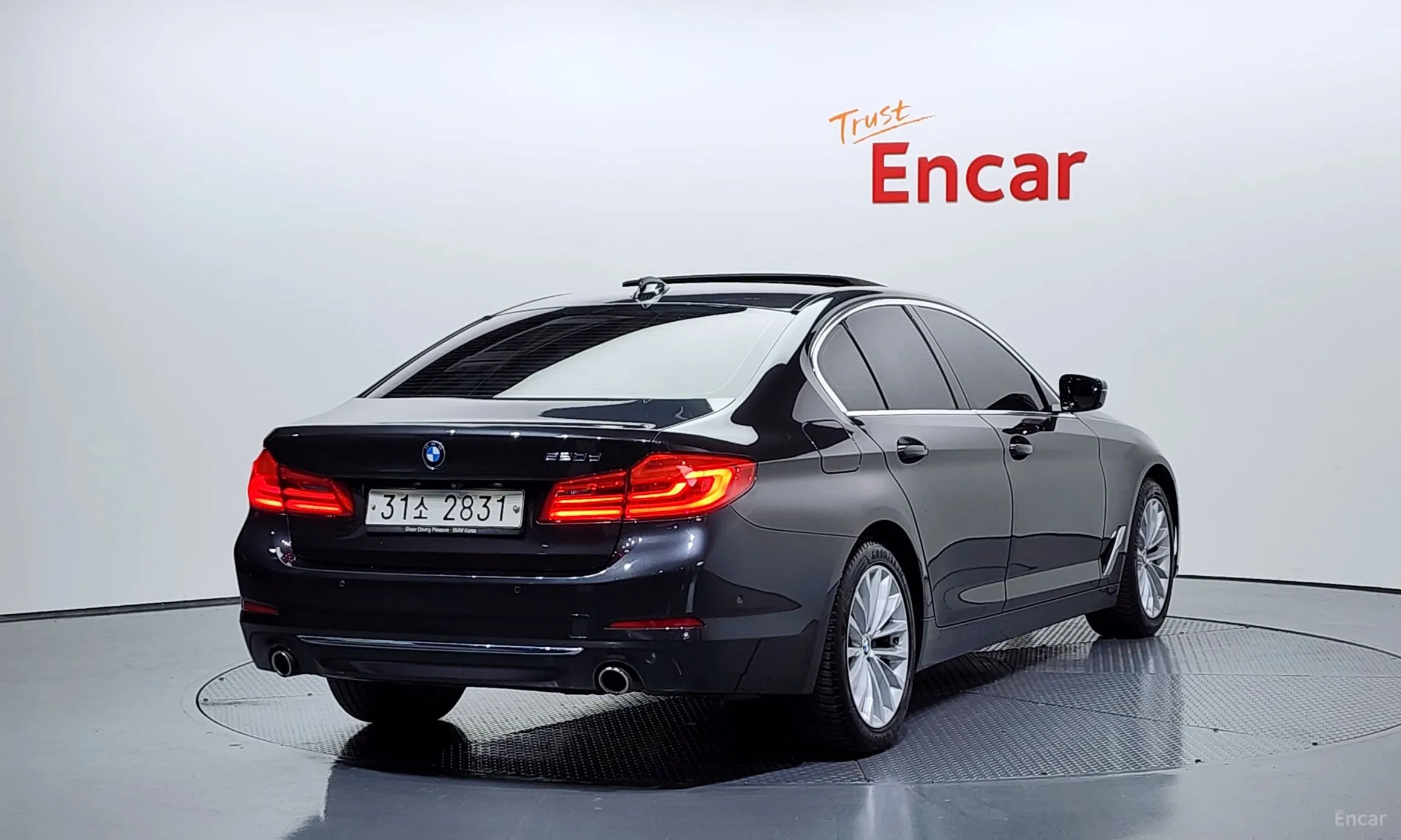 BMW 5 Series (G30) превью 2