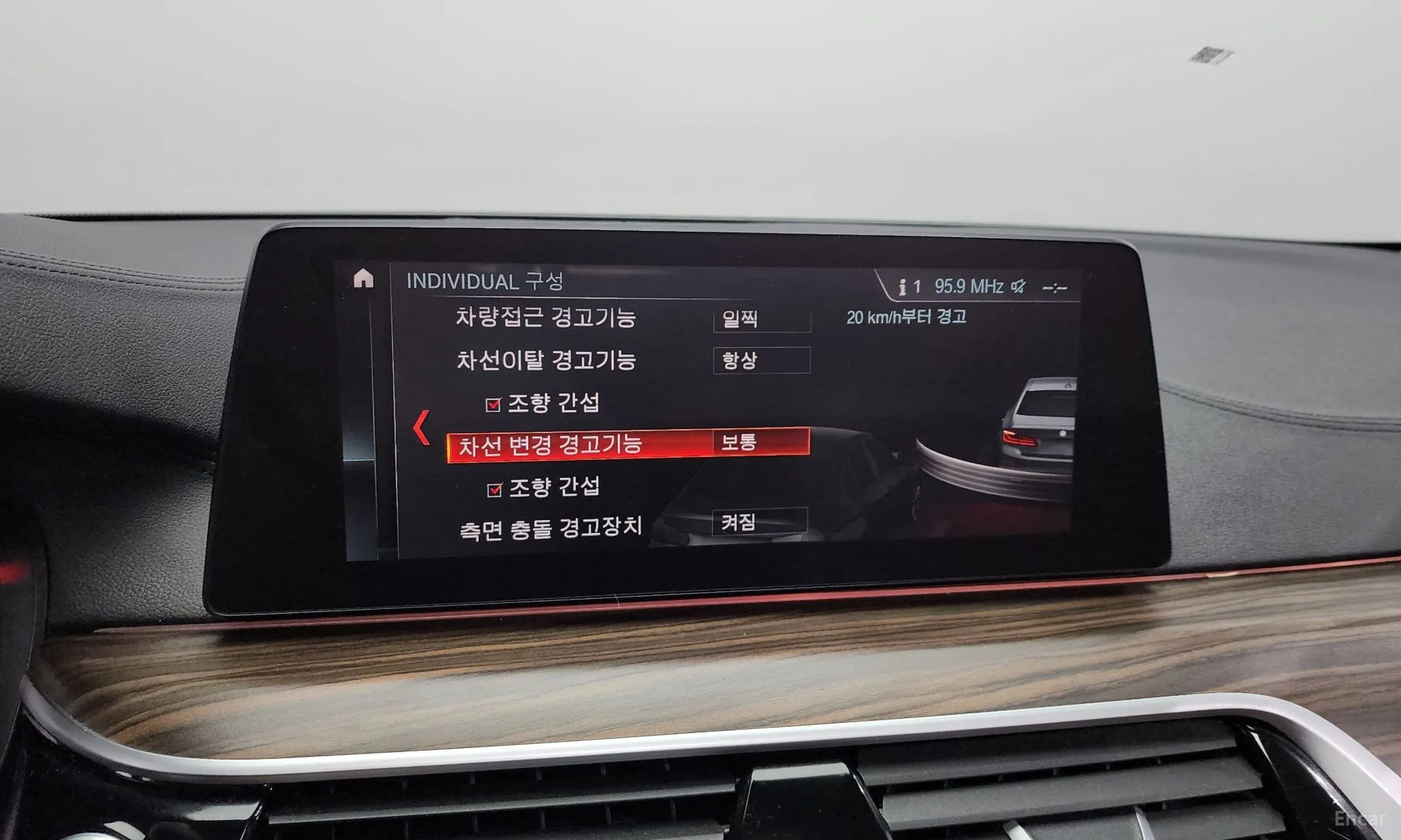 BMW 5 Series (G30) превью 16