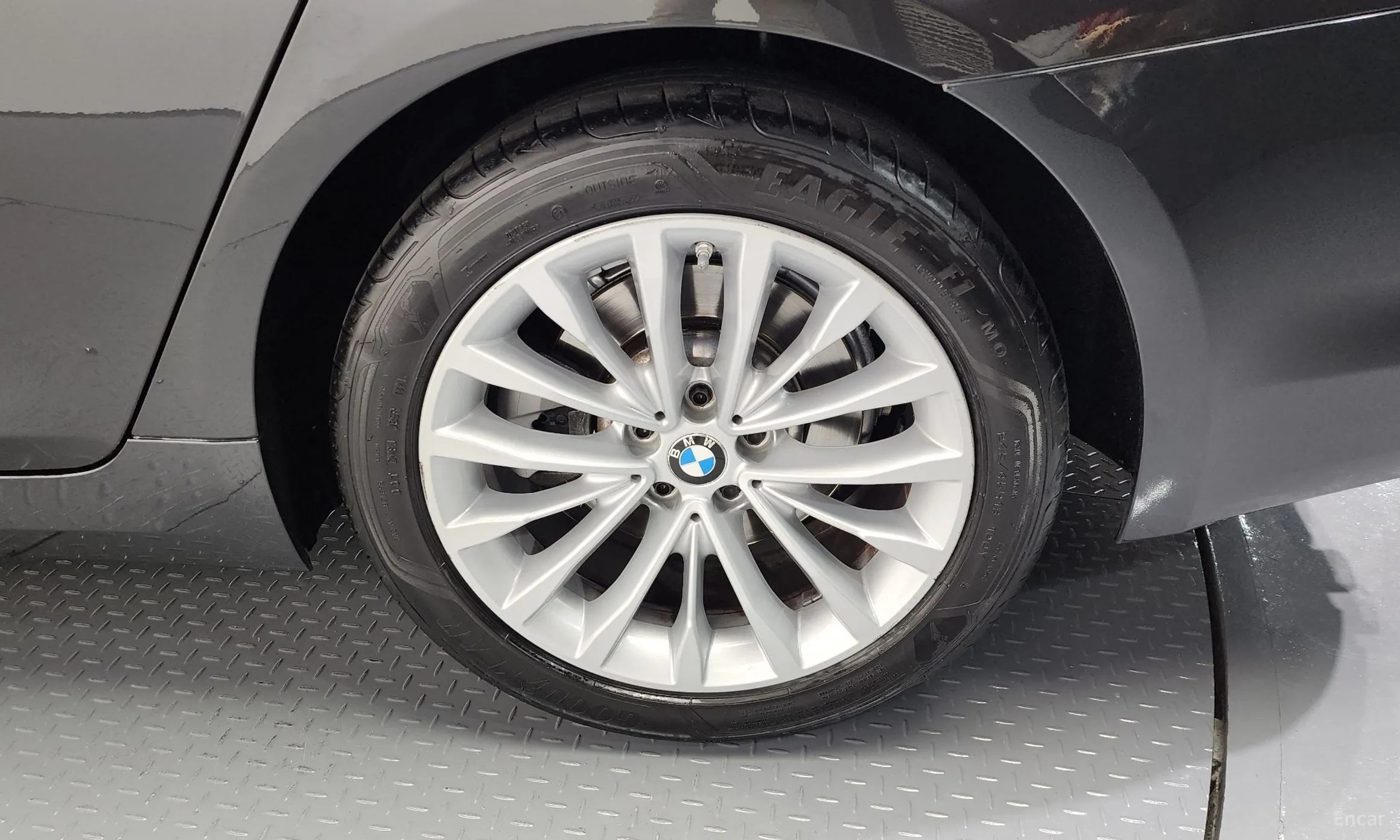 BMW 5 Series (G30) превью 5