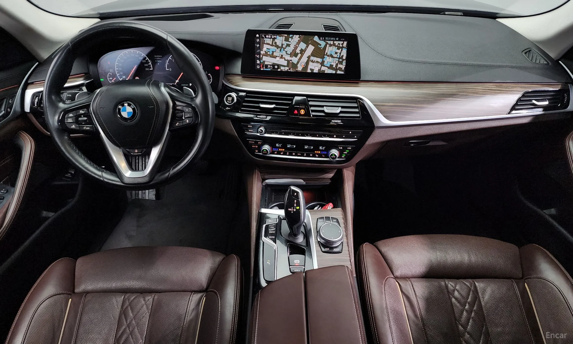 BMW 5 Series (G30) превью 7