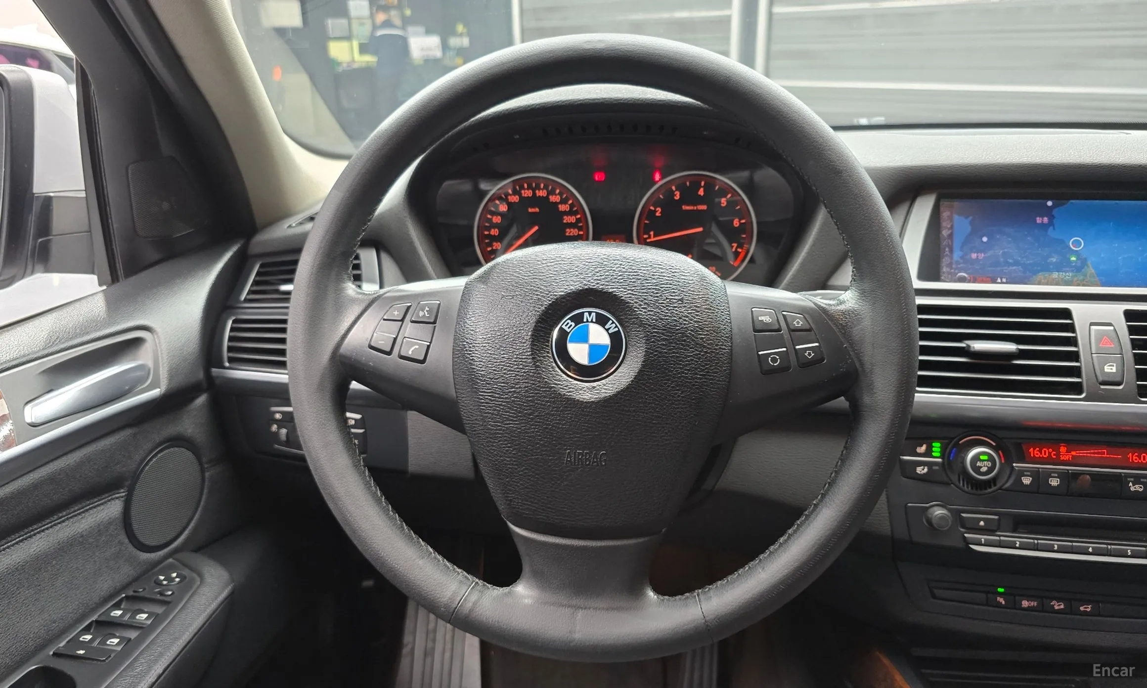 BMW X5 (E70) превью 13