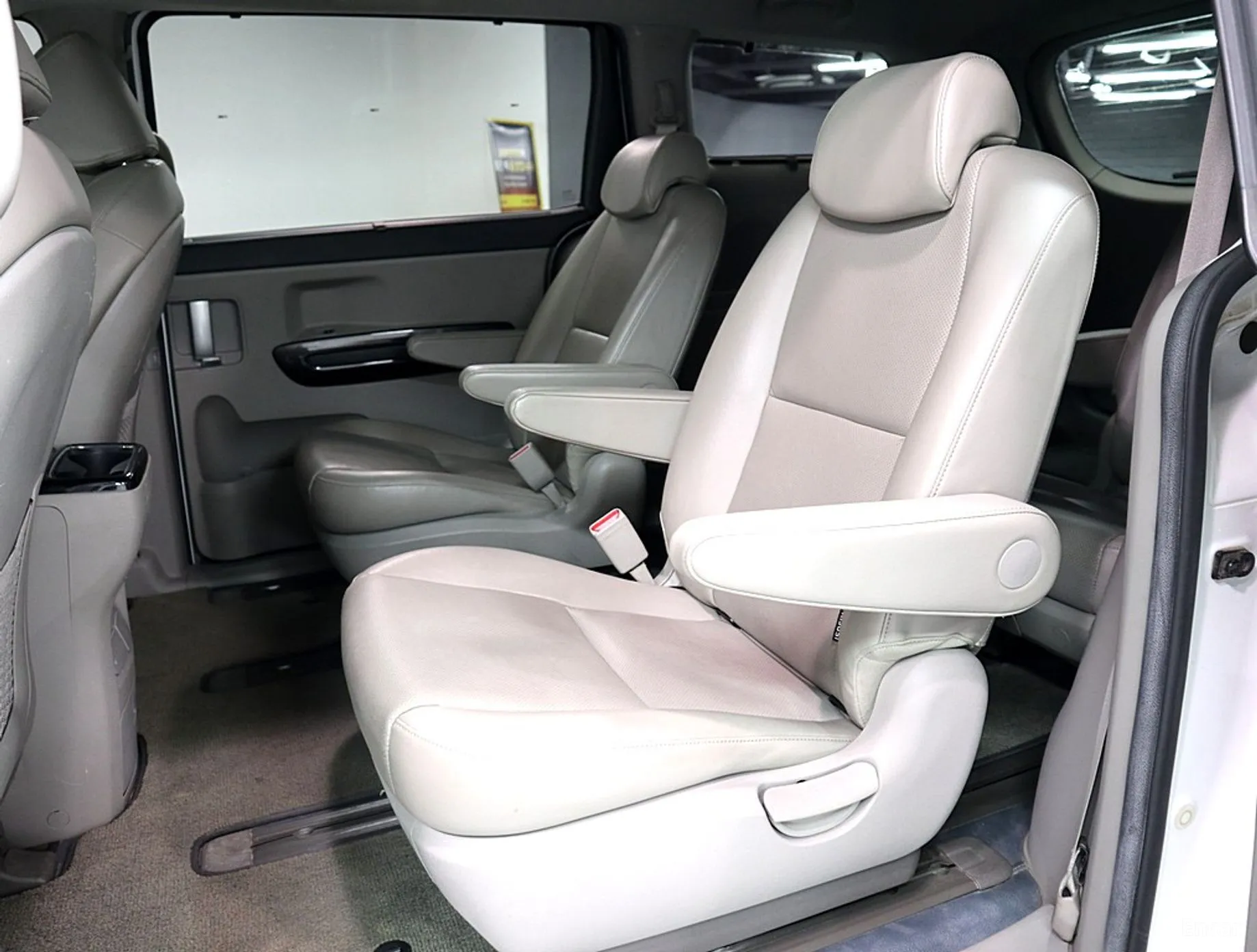 Kia Carnival превью 10
