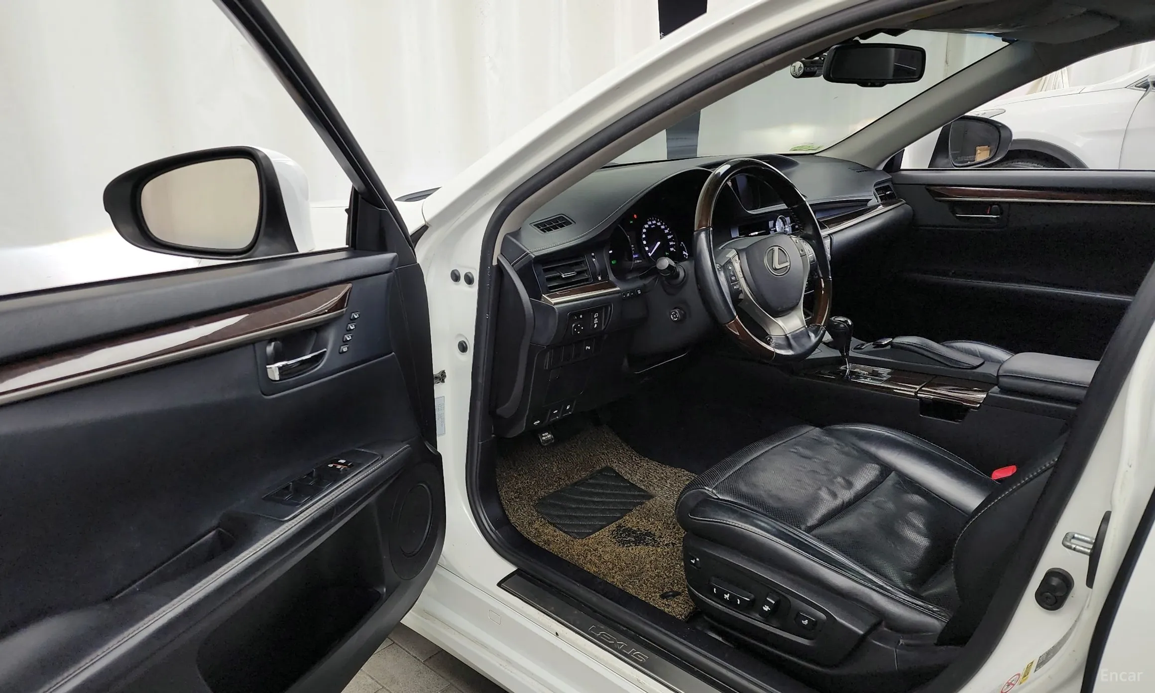 Lexus New ES300h превью 10