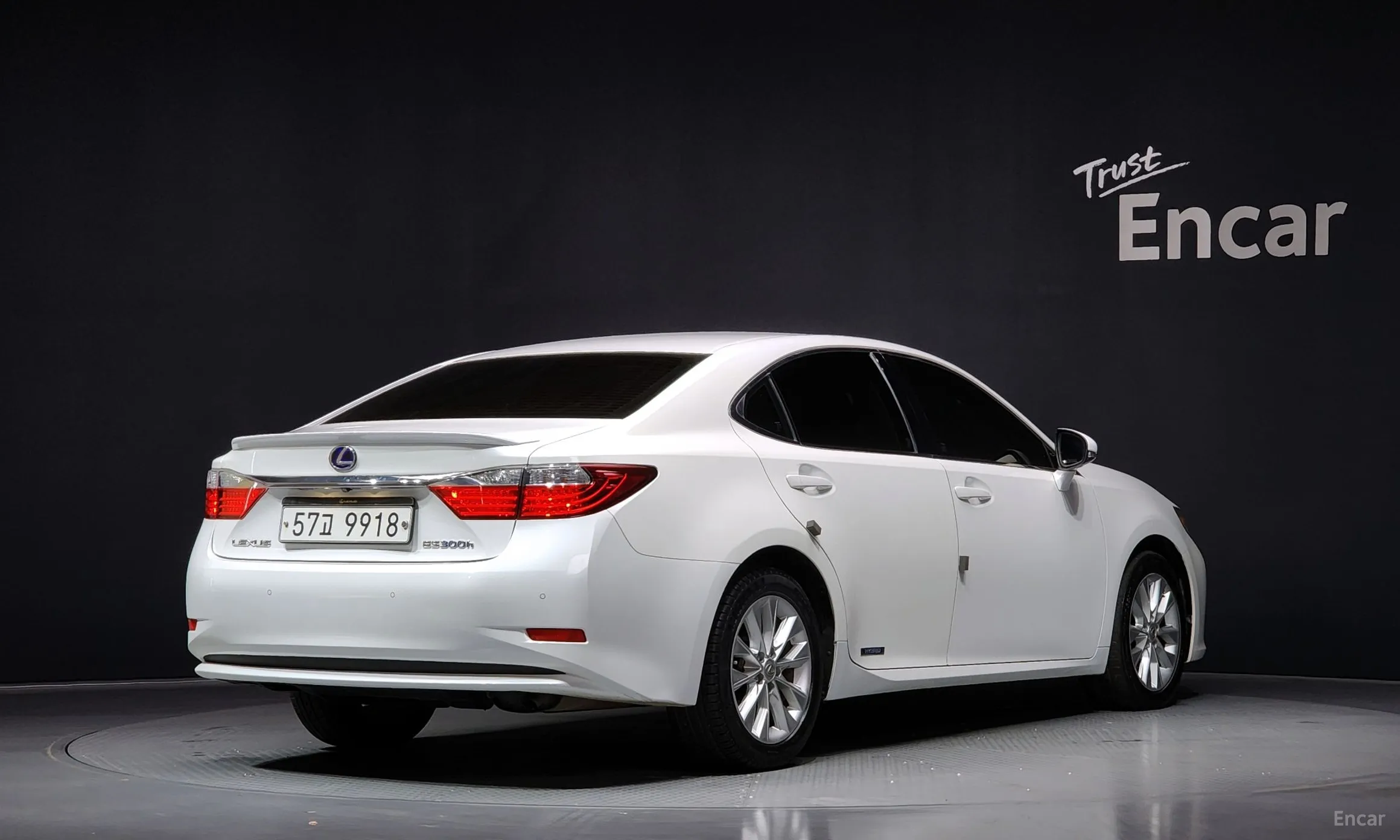 Lexus New ES300h