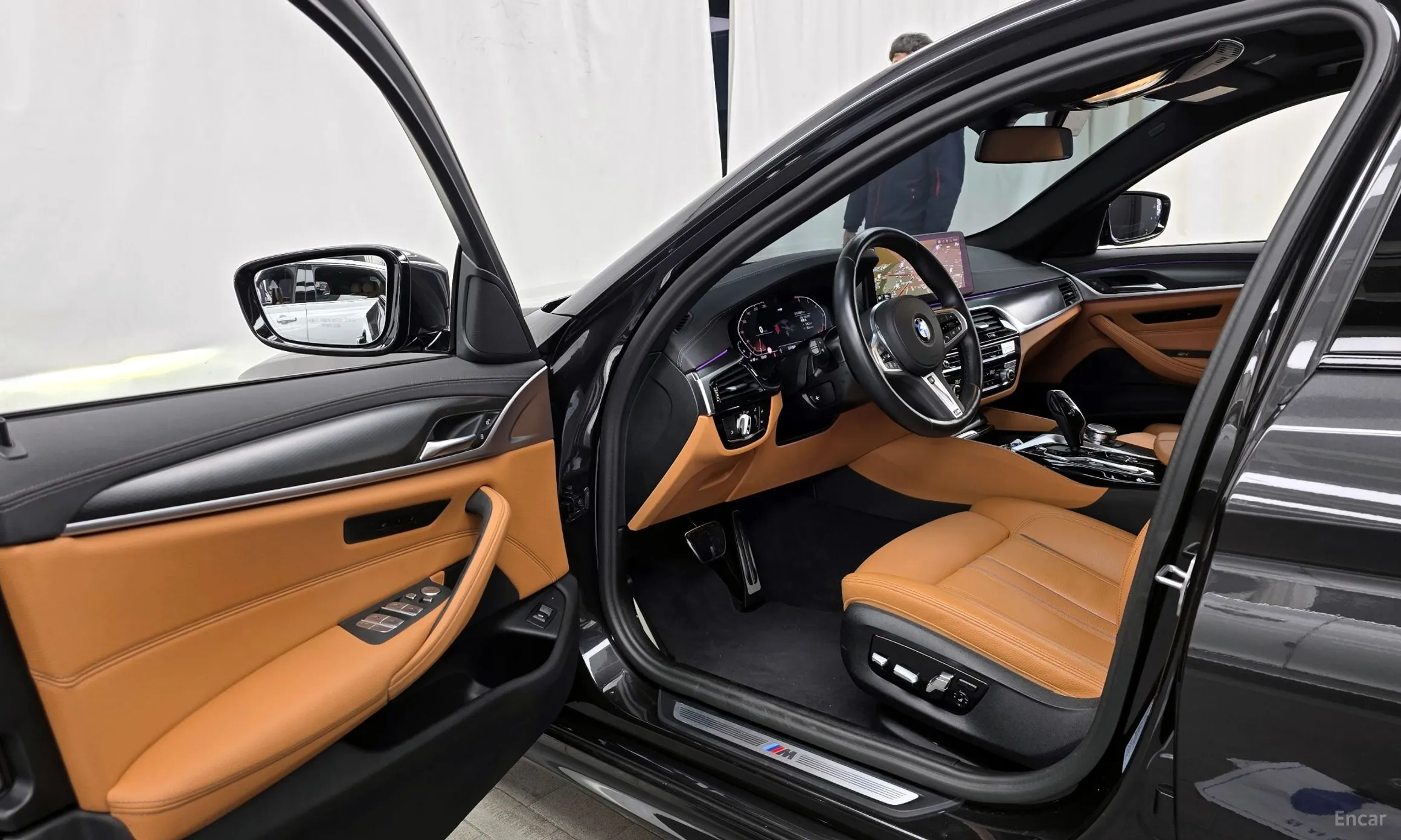 BMW 5 Series (G30) превью 10