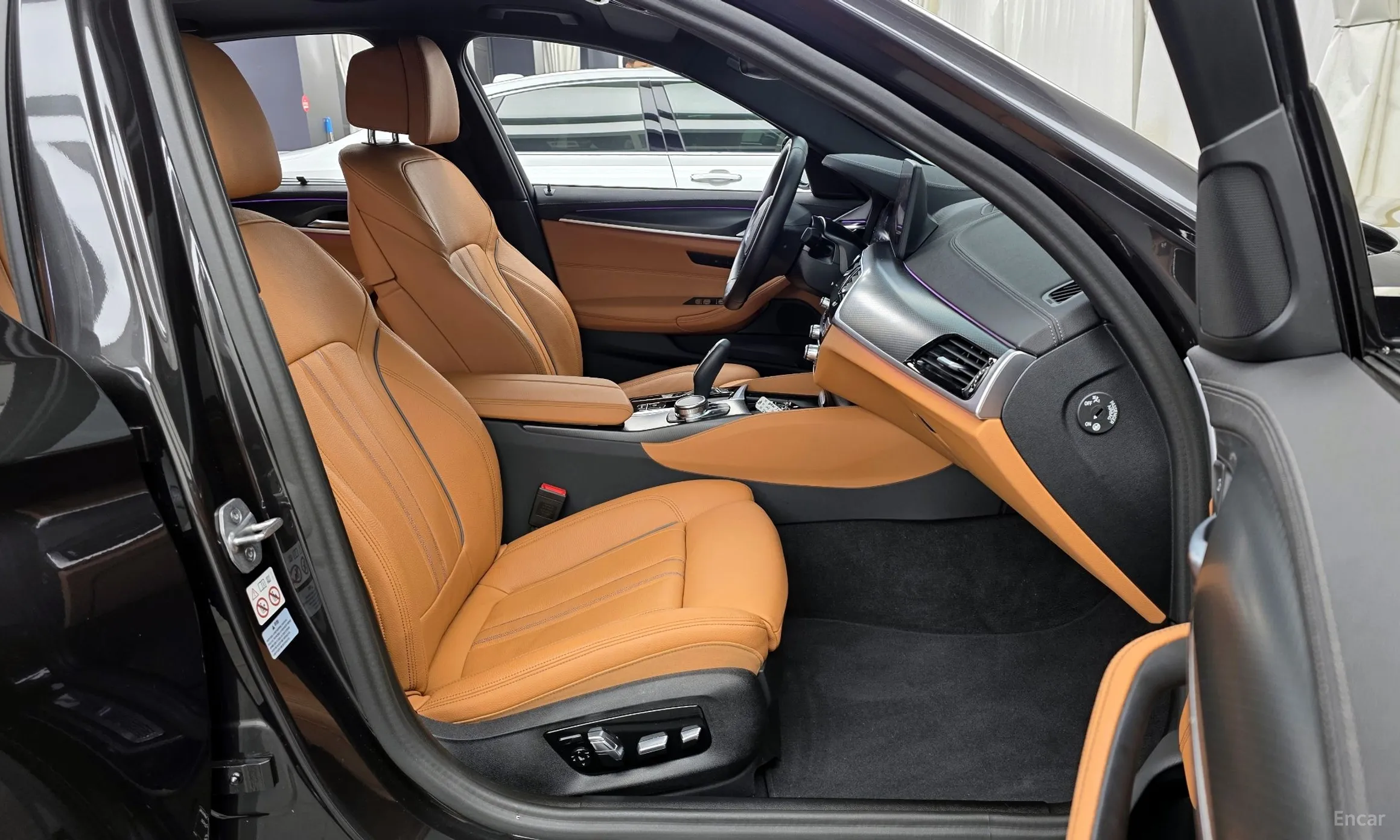 BMW 5 Series (G30) превью 11