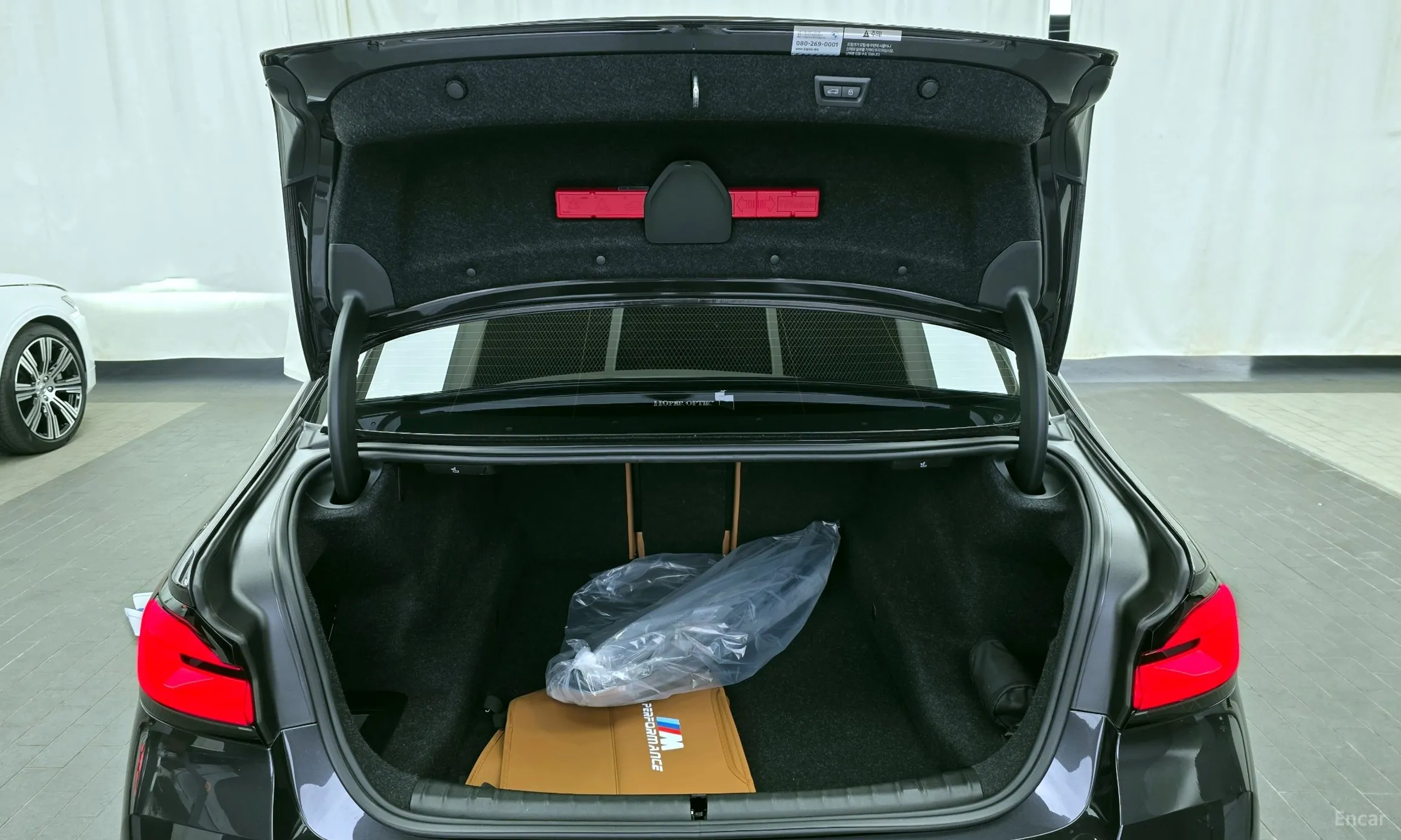 BMW 5 Series (G30) превью 20