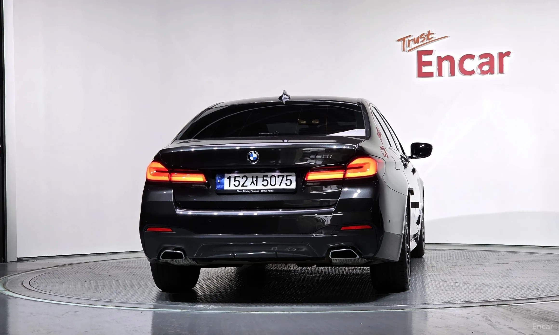 BMW 5 Series (G30) превью 4