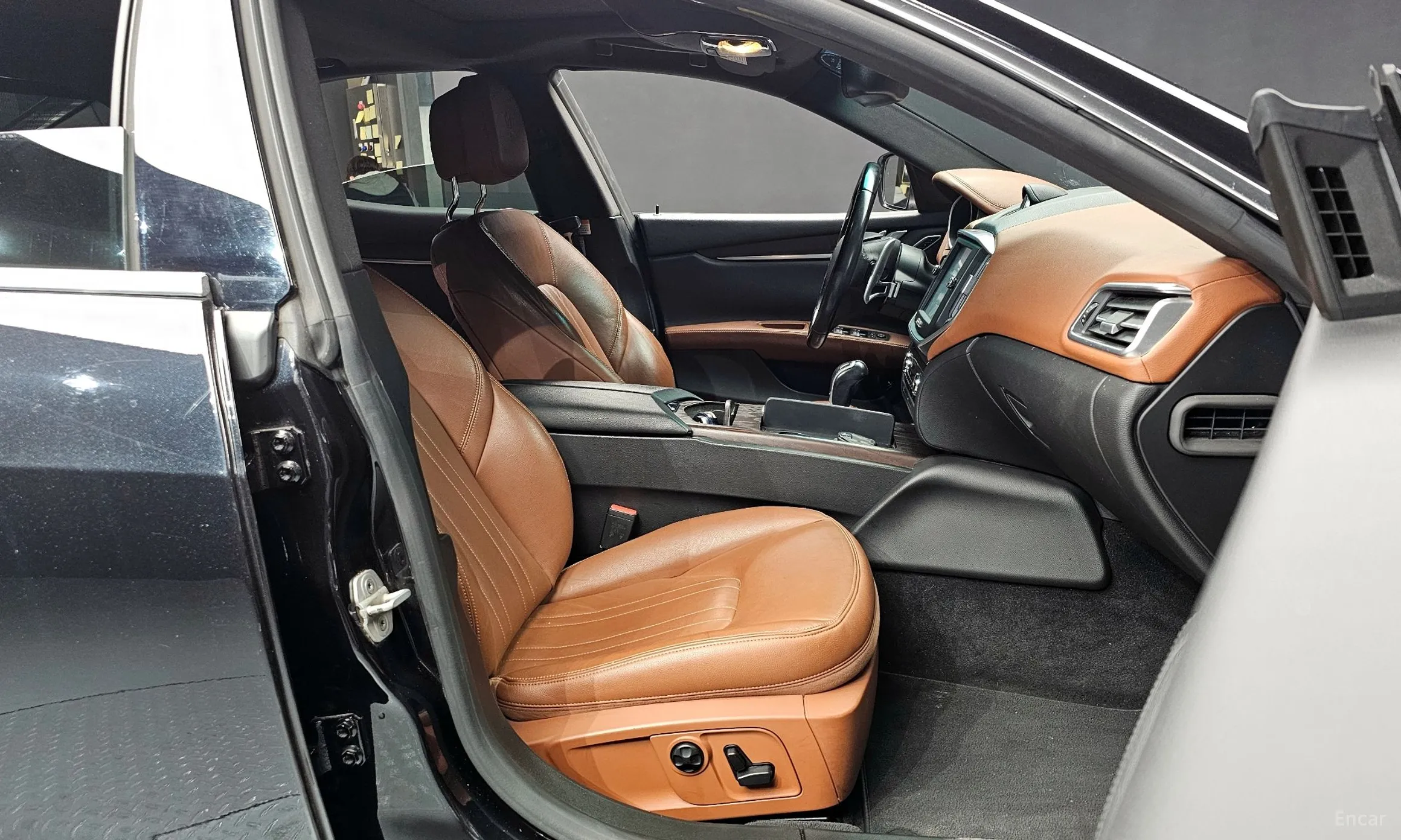 Maserati Ghibli превью 10