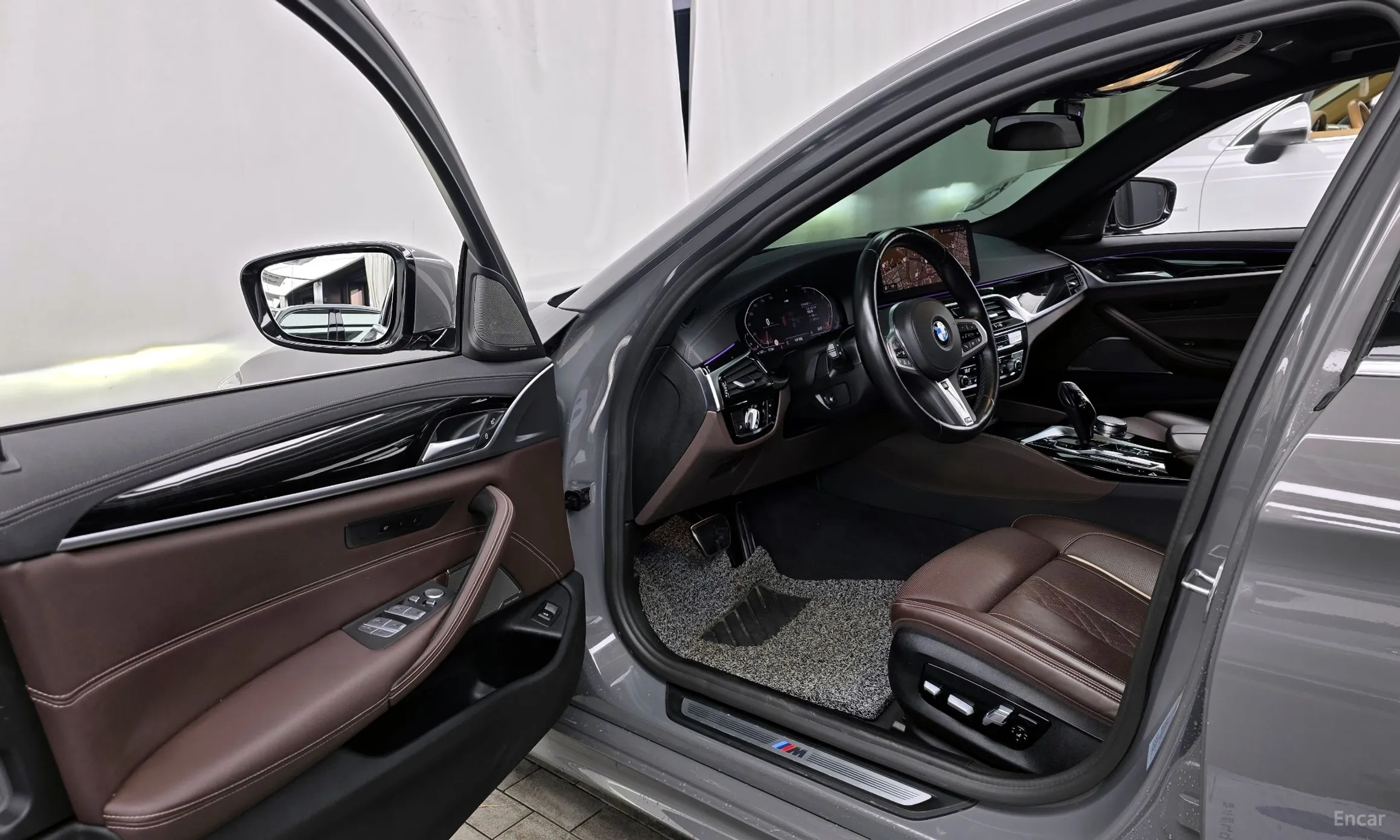BMW 5 Series (G30) превью 10