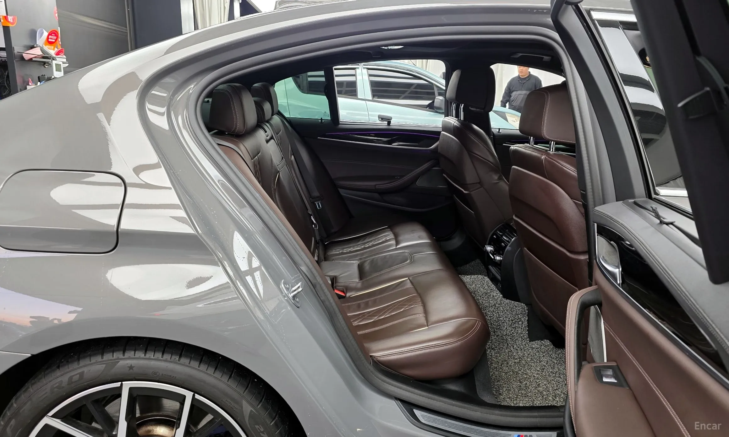BMW 5 Series (G30) превью 12
