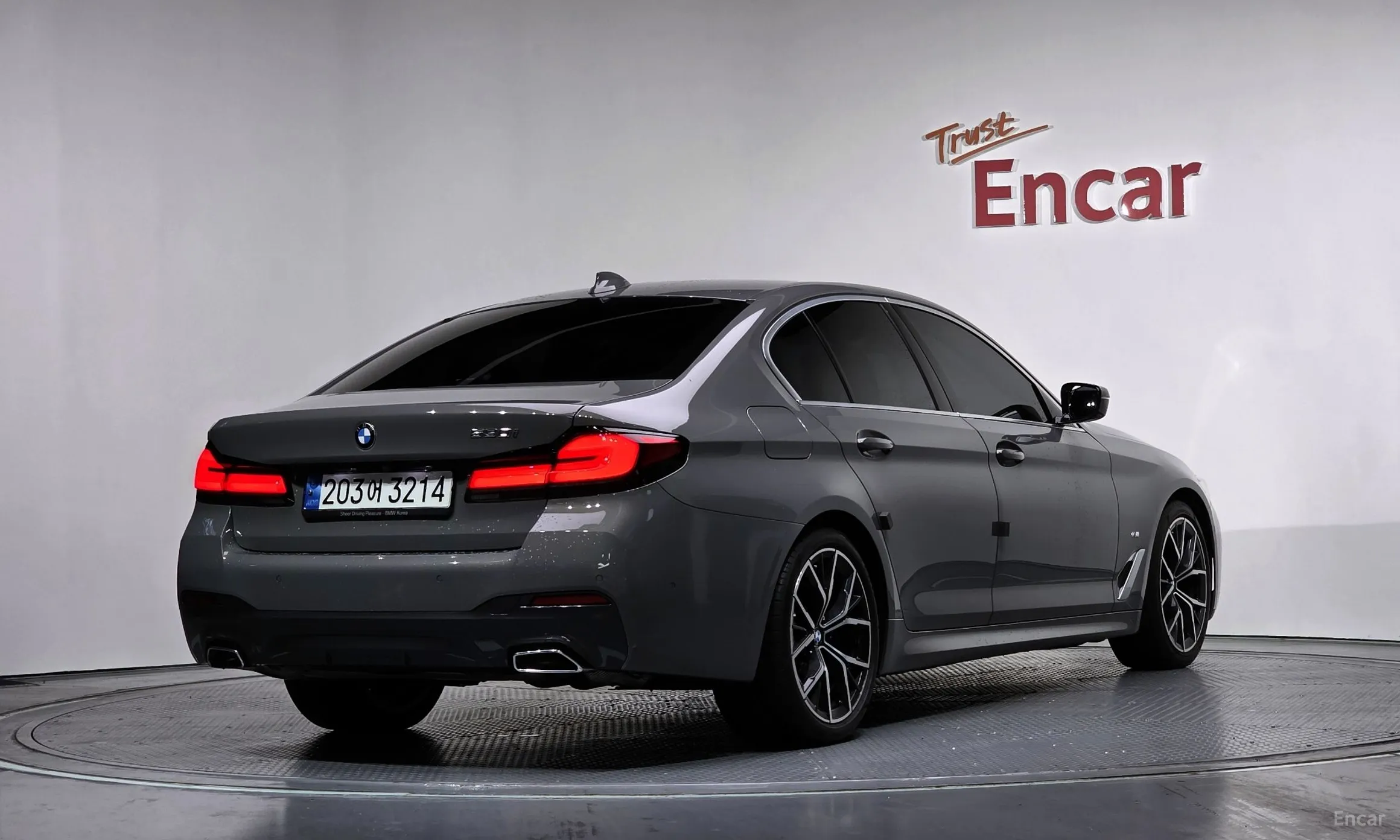 BMW 5 Series (G30) превью 2