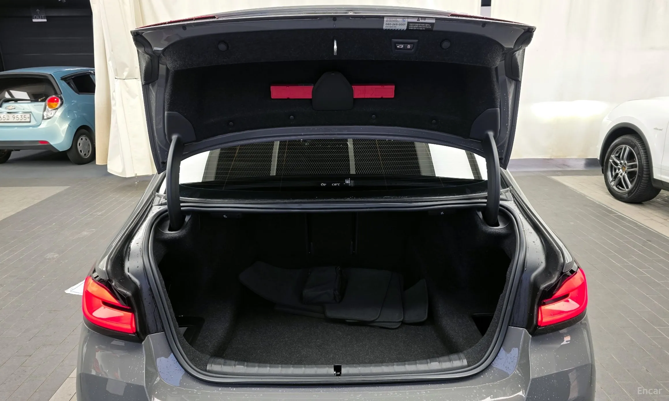 BMW 5 Series (G30) превью 20