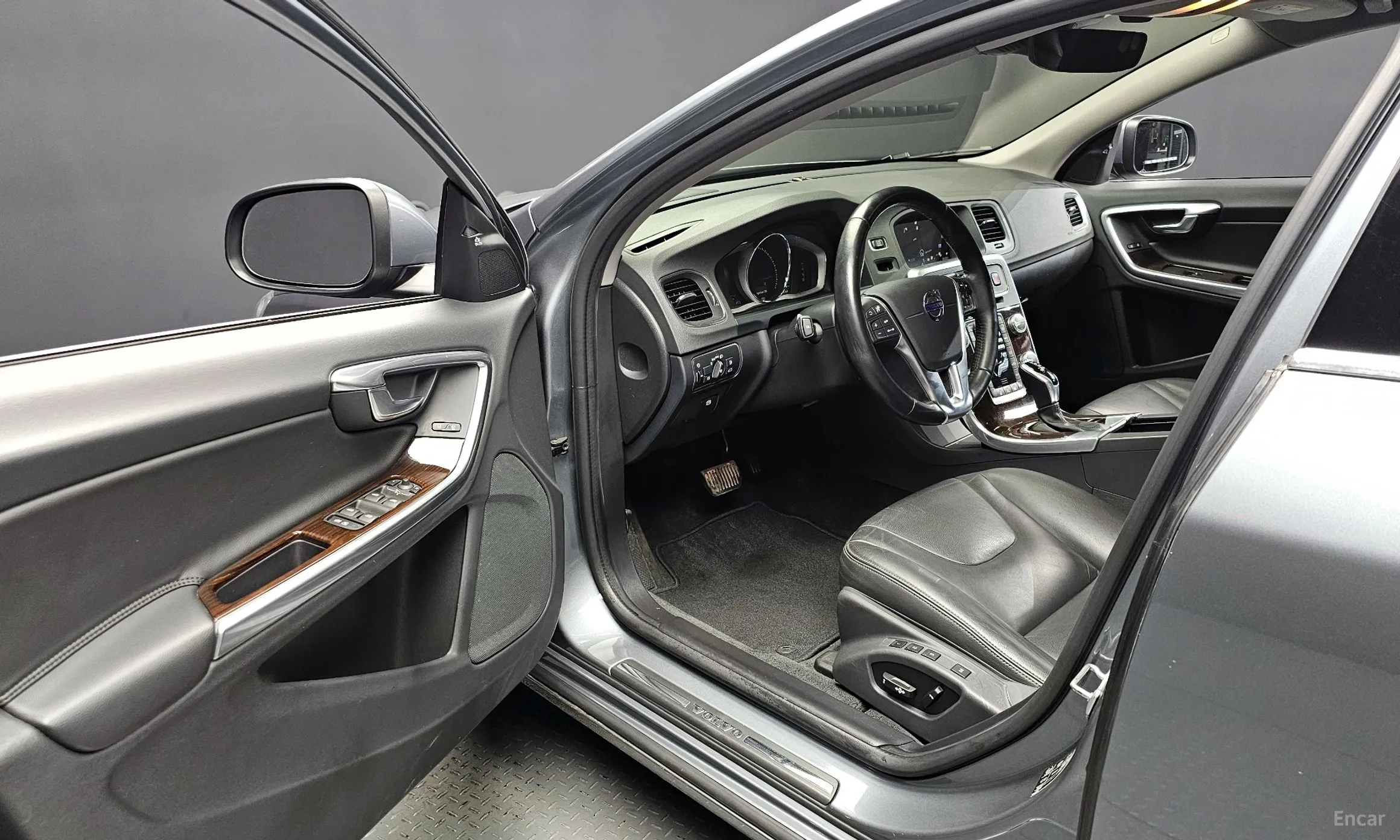 Volvo S60 превью 11