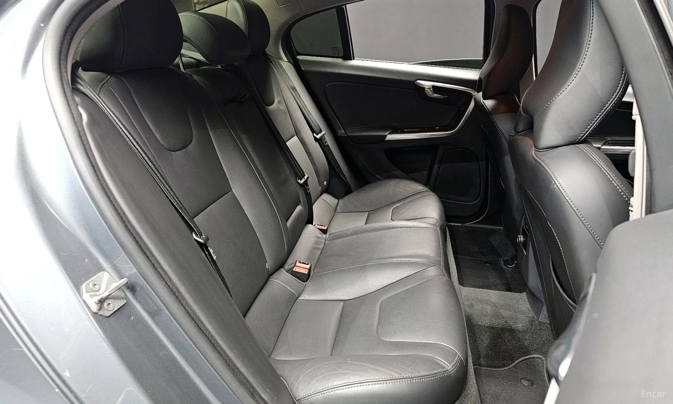 Volvo S60 превью 12