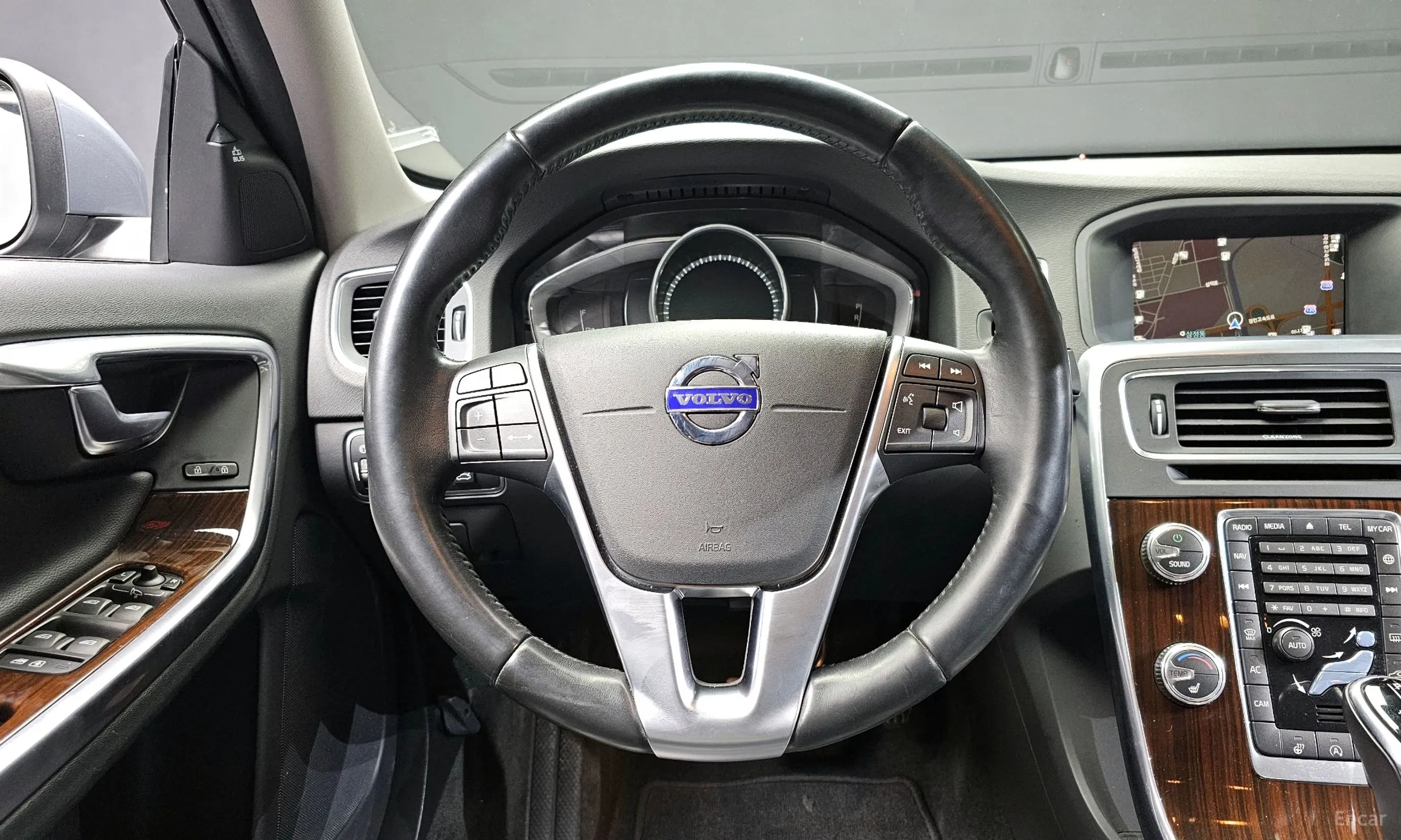 Volvo S60 превью 13