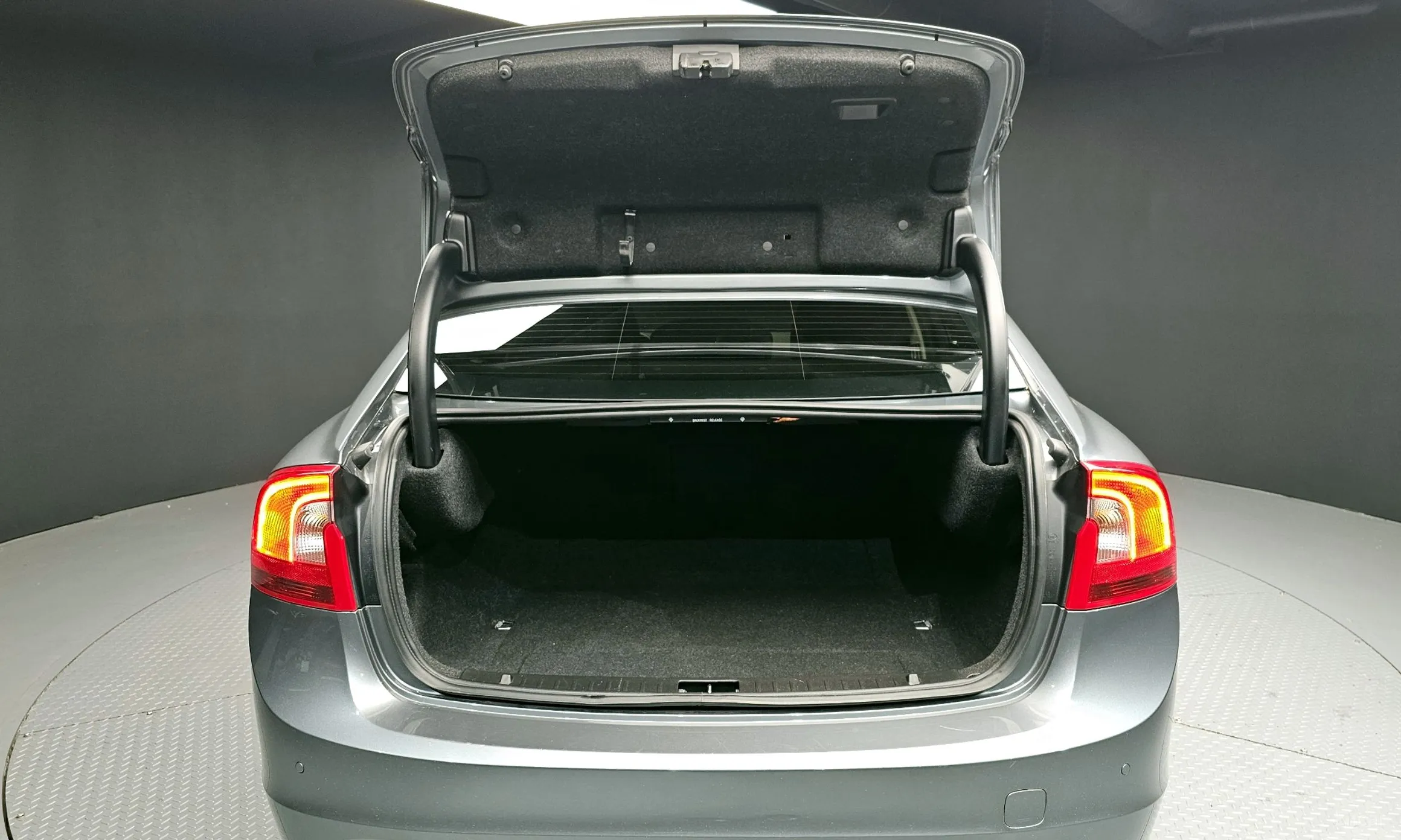 Volvo S60 превью 20