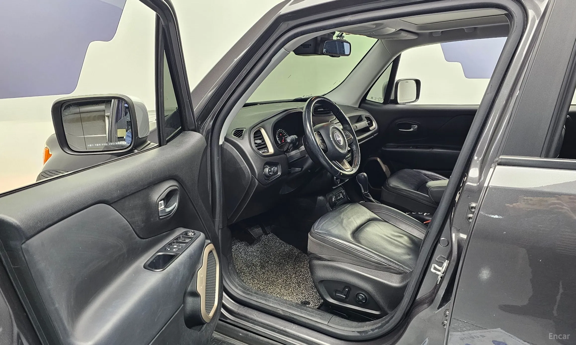 Jeep Renegade превью 10