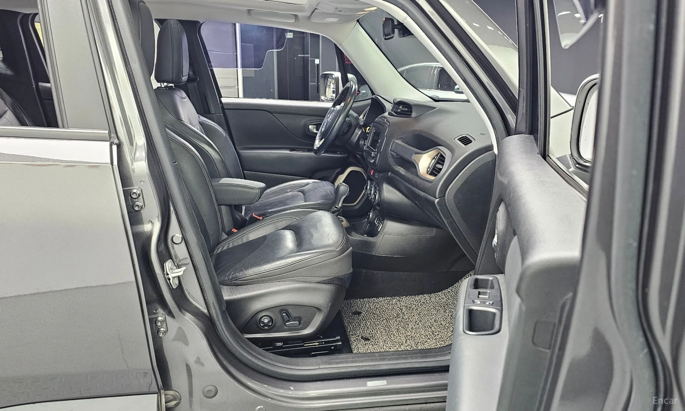 Jeep Renegade превью 11
