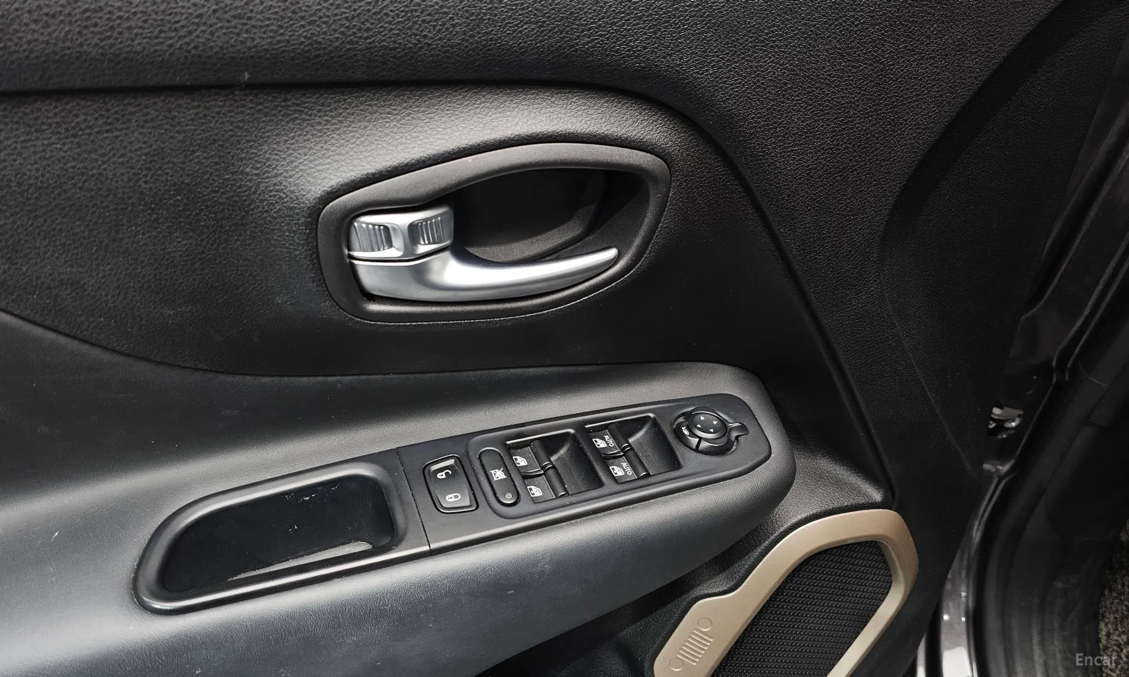 Jeep Renegade превью 16