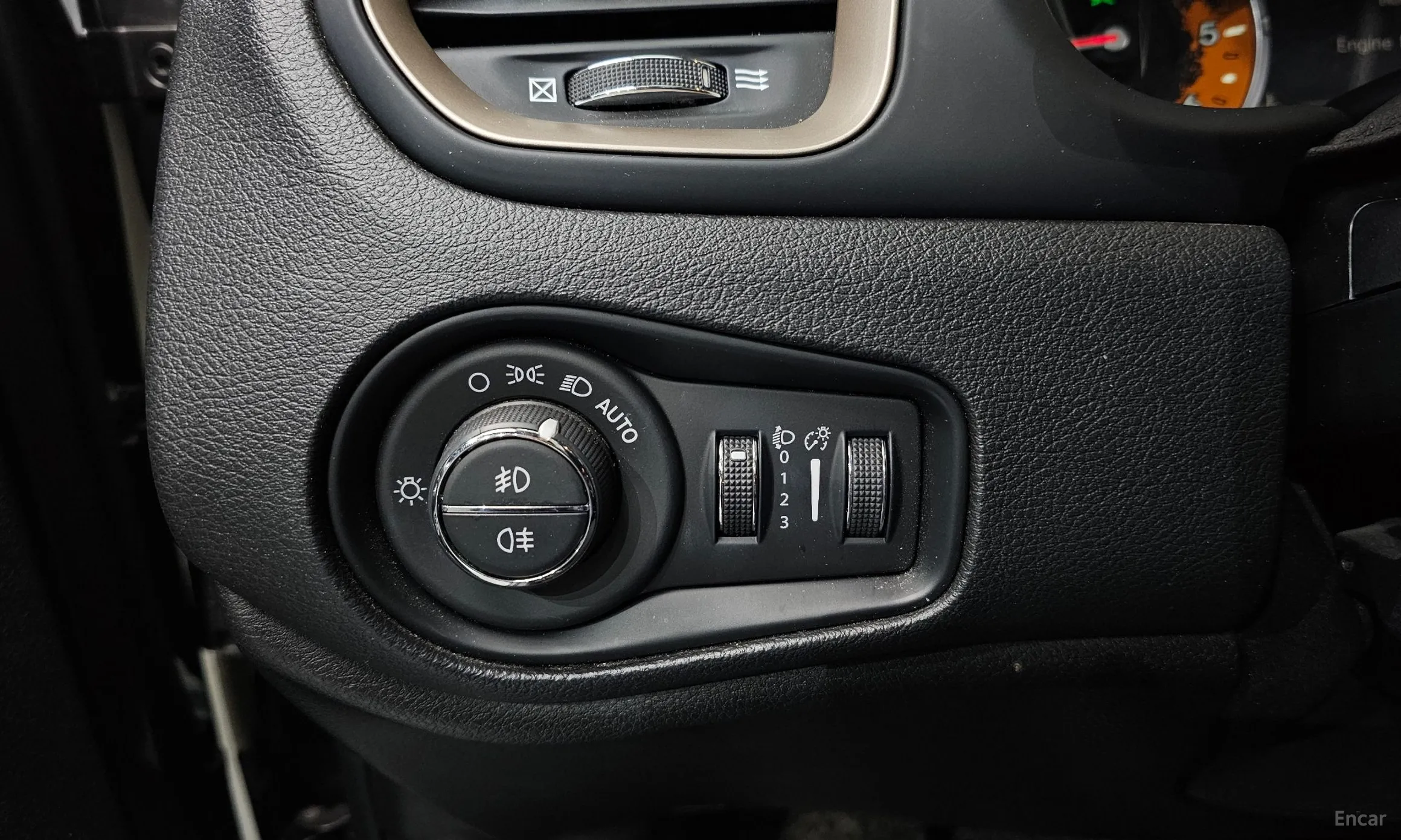 Jeep Renegade превью 17