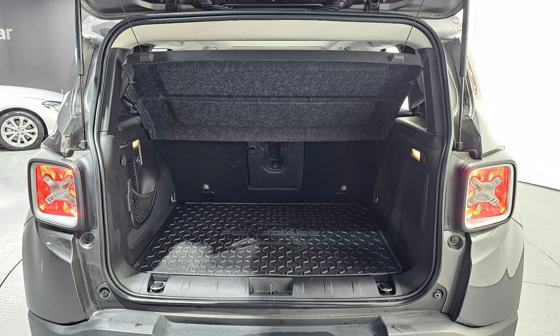 Jeep Renegade превью 20