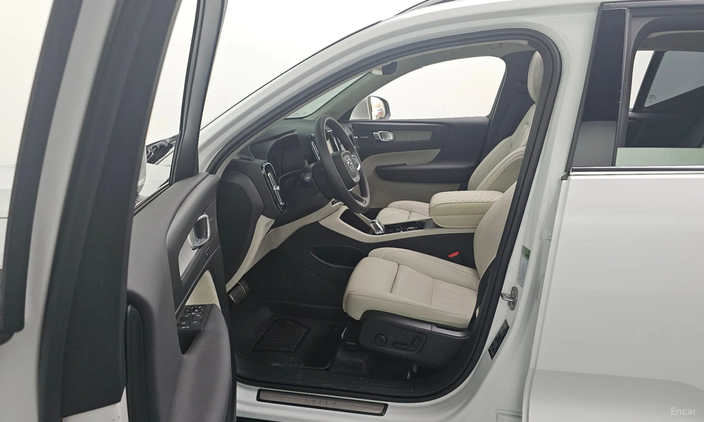 Volvo XC40 превью 10