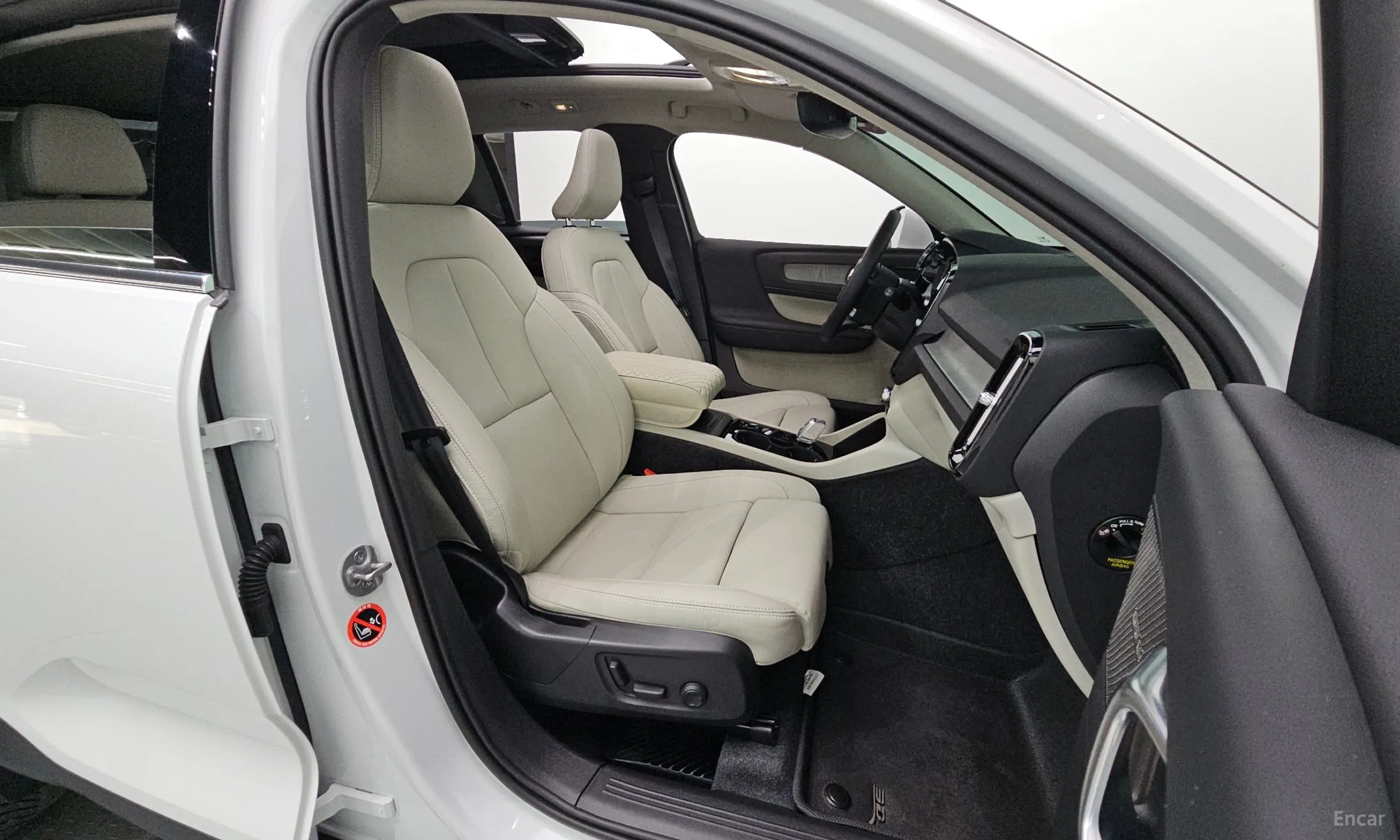Volvo XC40 превью 11