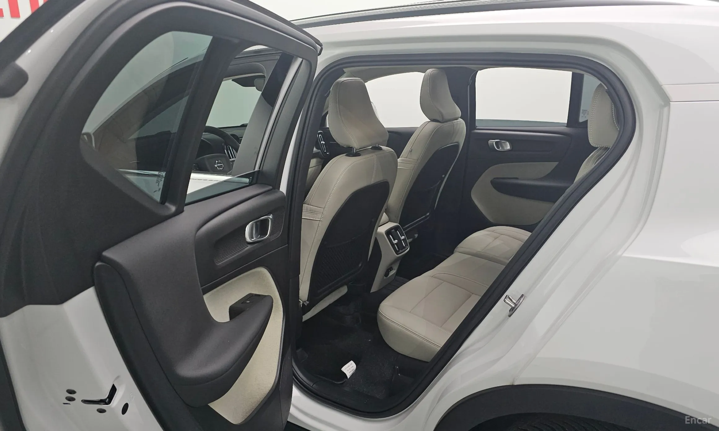Volvo XC40 превью 12