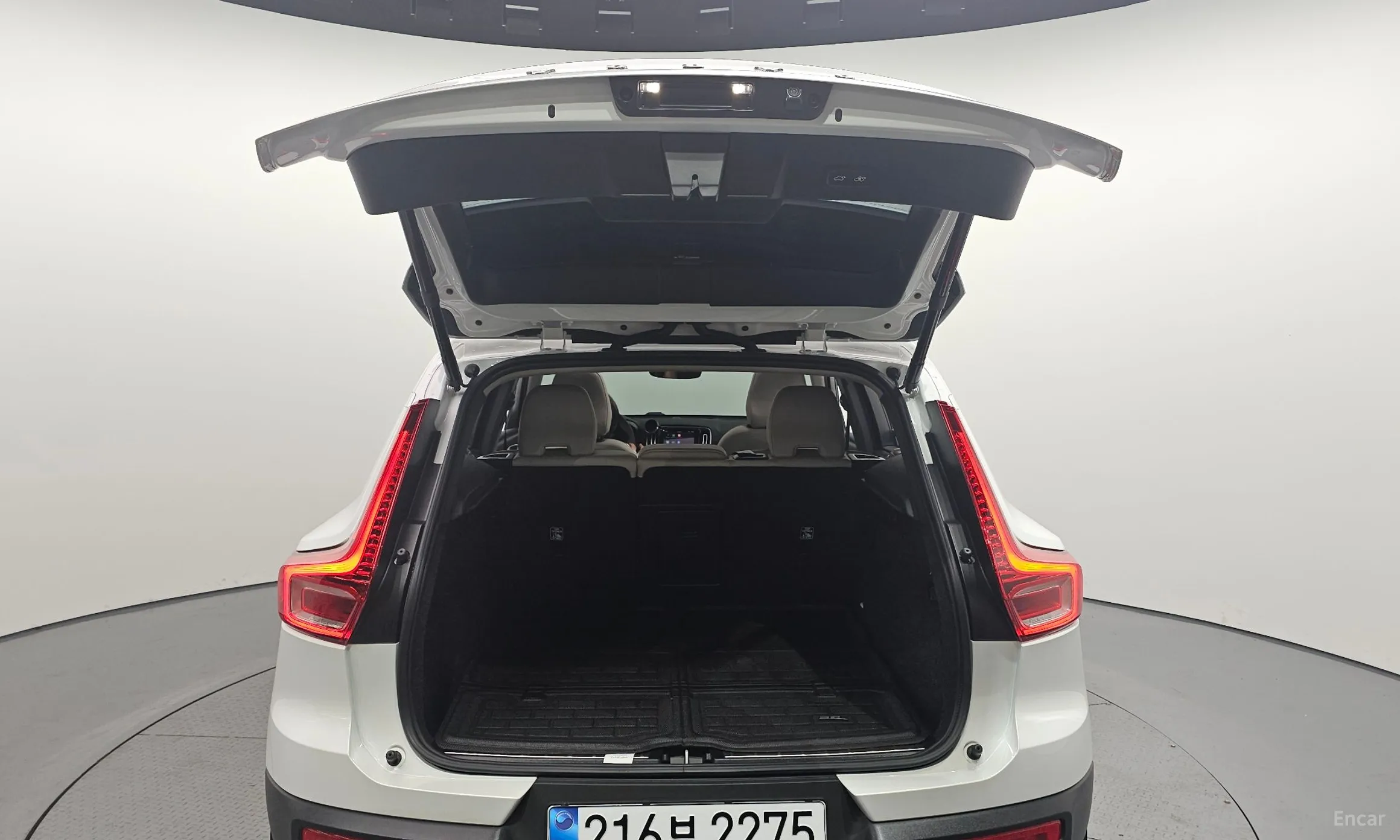 Volvo XC40 превью 20