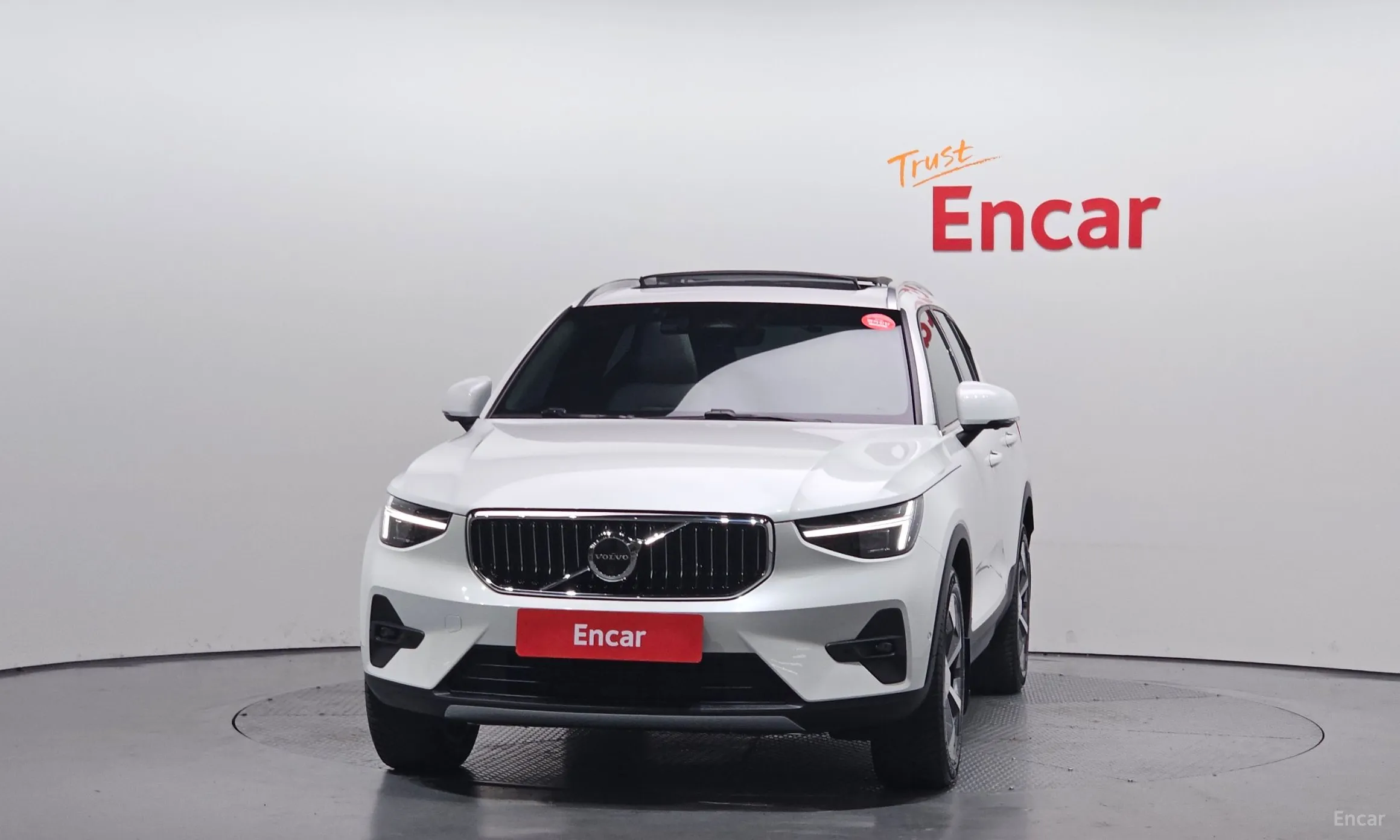 Volvo XC40 превью 3