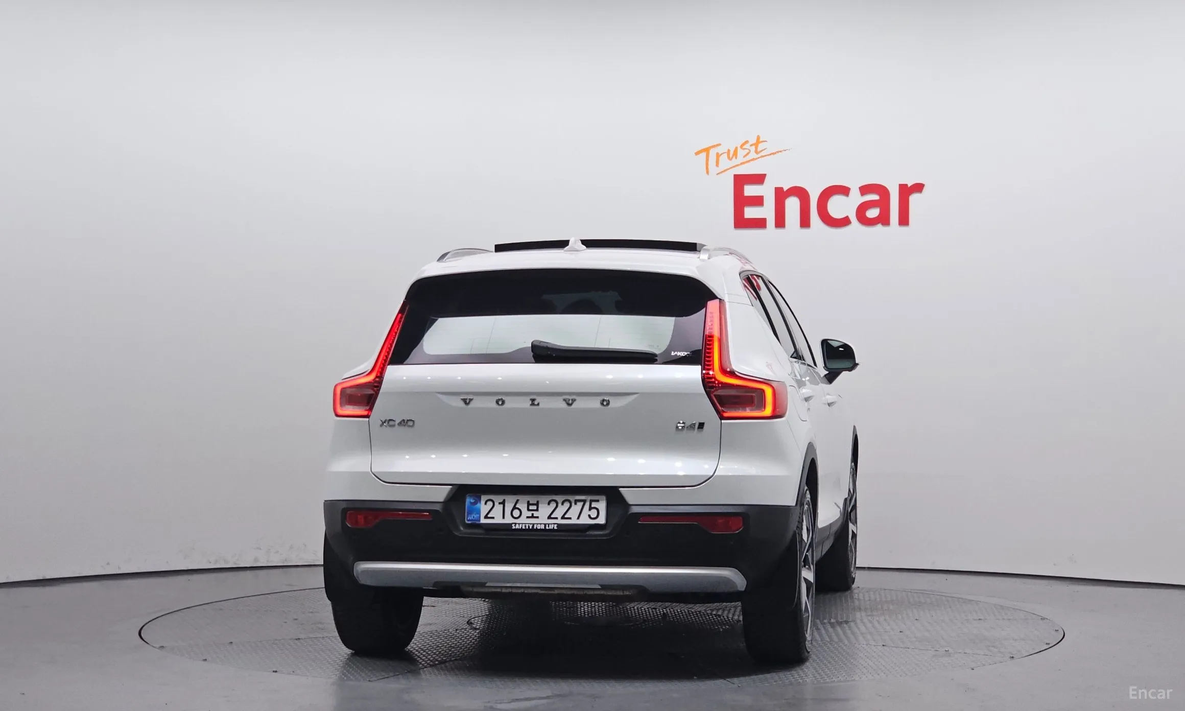 Volvo XC40 превью 4