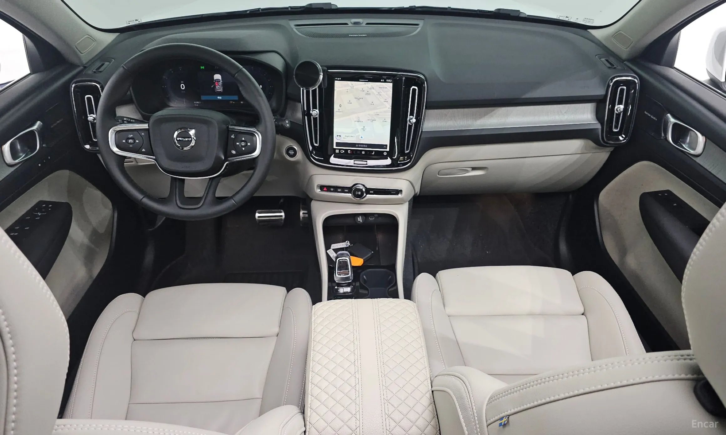 Volvo XC40 превью 7