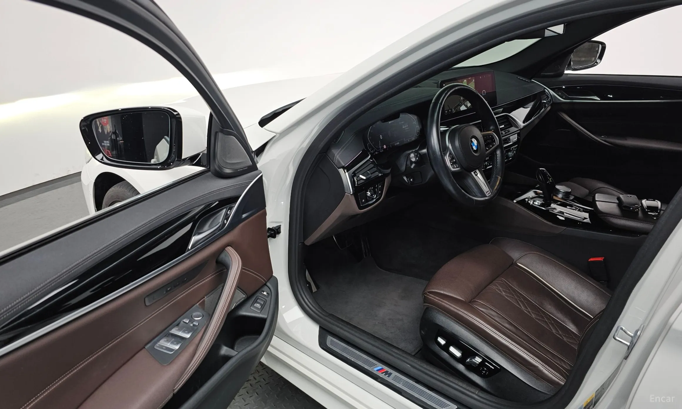 BMW 5 Series (G30) превью 11